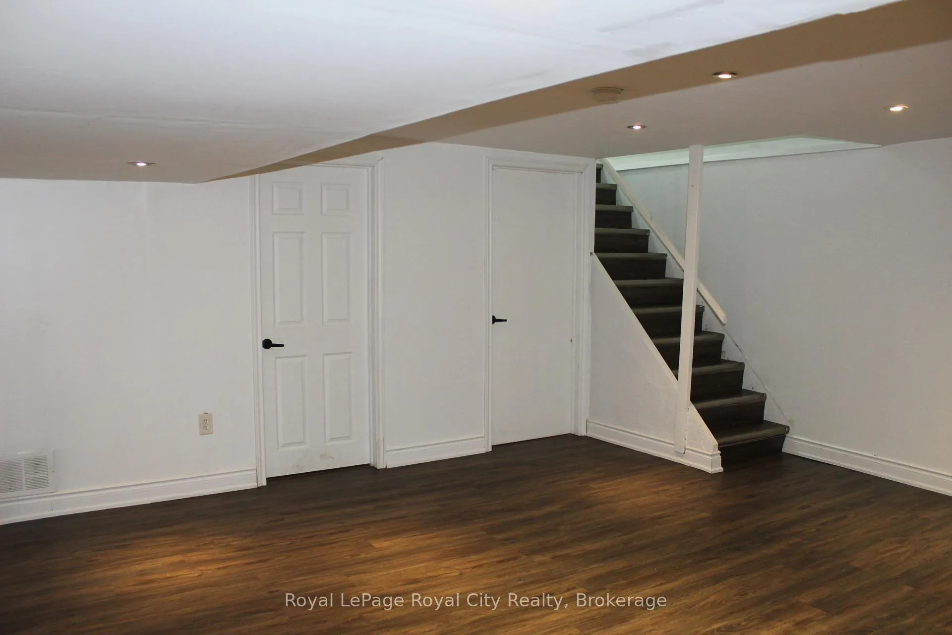 Photo 21 of 137 Jansen Avenue, Kitchener, Centreville Chicopee — HOMEH