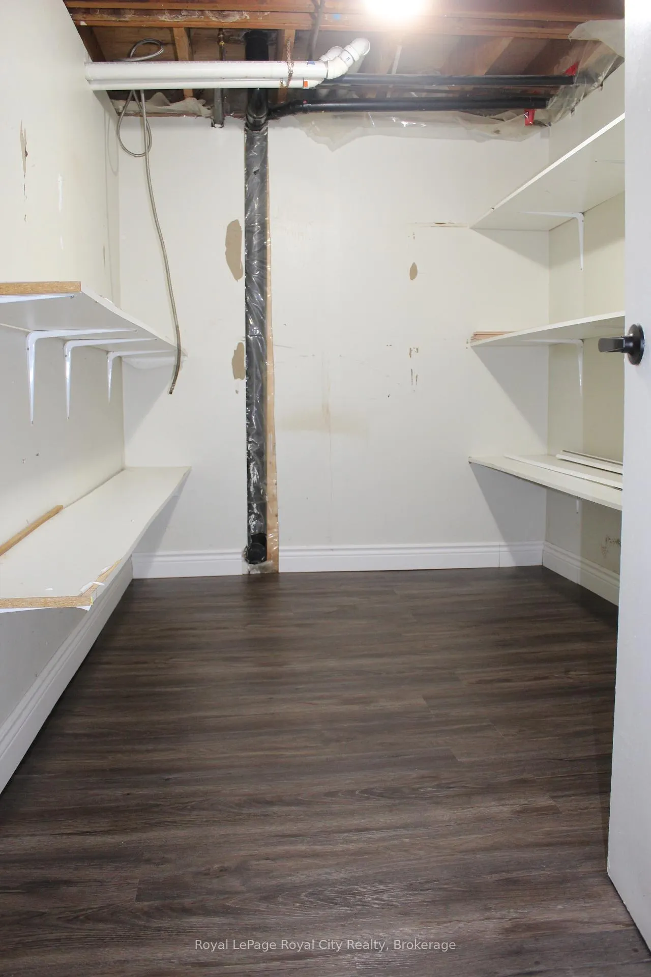 Photo 23 of 137 Jansen Avenue, Kitchener, Centreville Chicopee — HOMEH