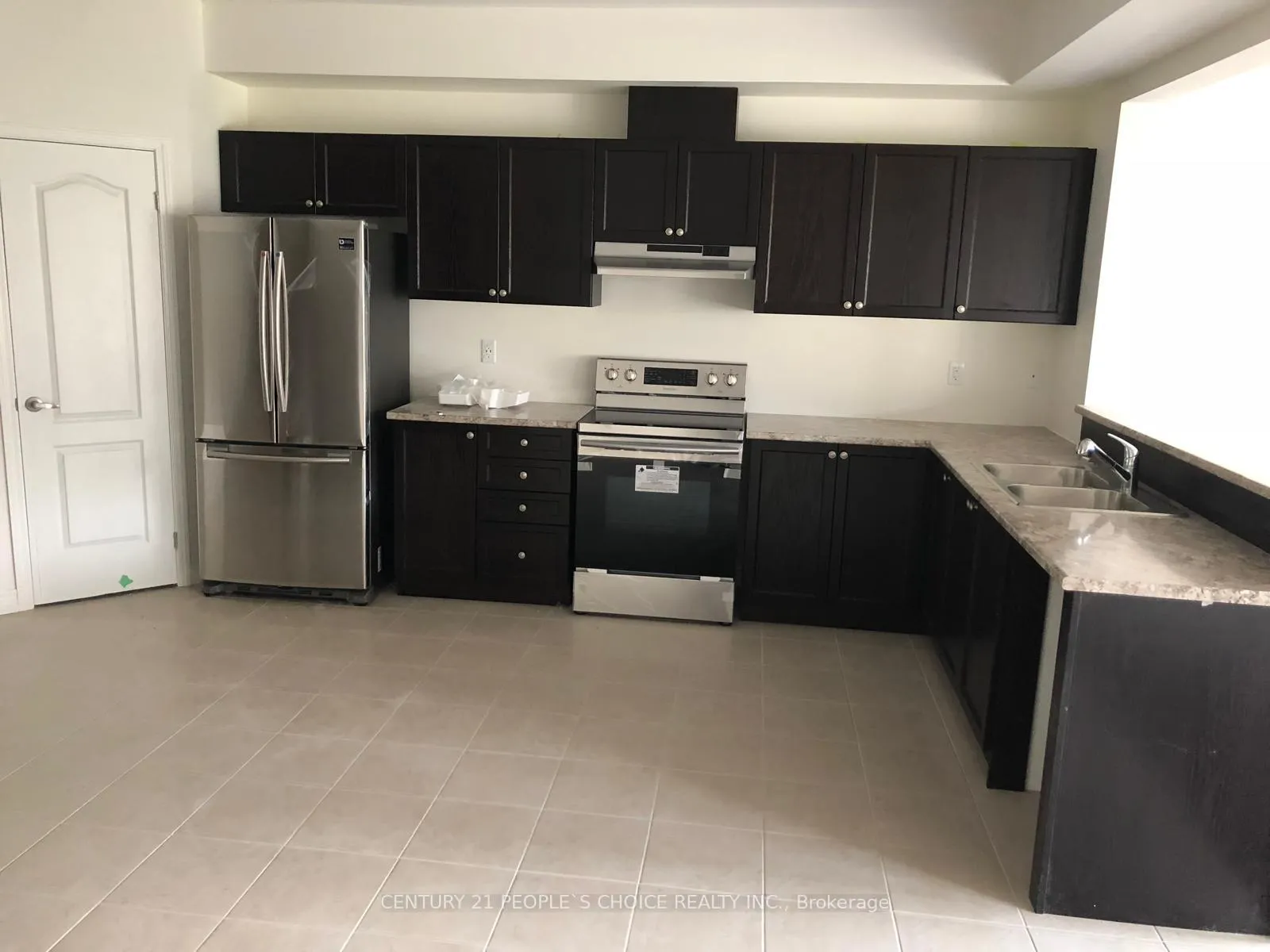 Photo 3 of 41 Bradbury Road, Hamilton, Stoney Creek Mountain — HOMEH