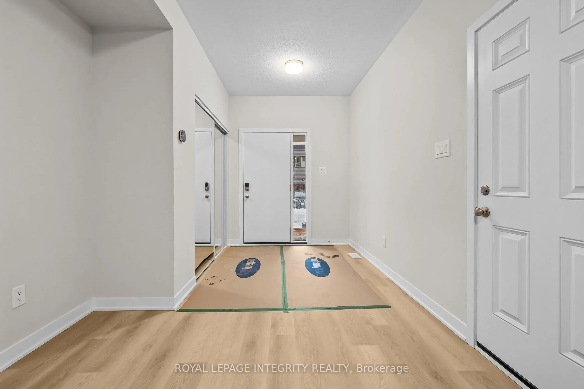 Photo 3 of 812 Demulcent Lane, Ottawa, Kanata - Rural Kanata (Central) — HOMEH