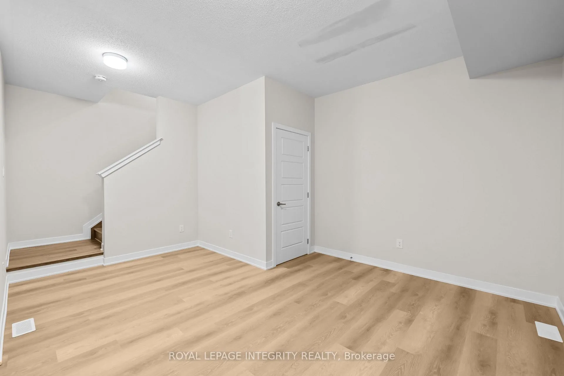 Photo 4 of 812 Demulcent Lane, Ottawa, Kanata - Rural Kanata (Central) — HOMEH