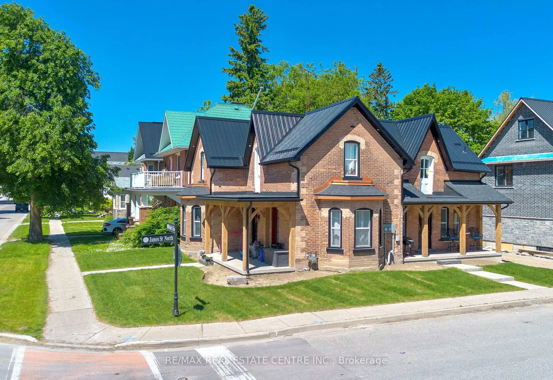 Front of 250 Main Street E