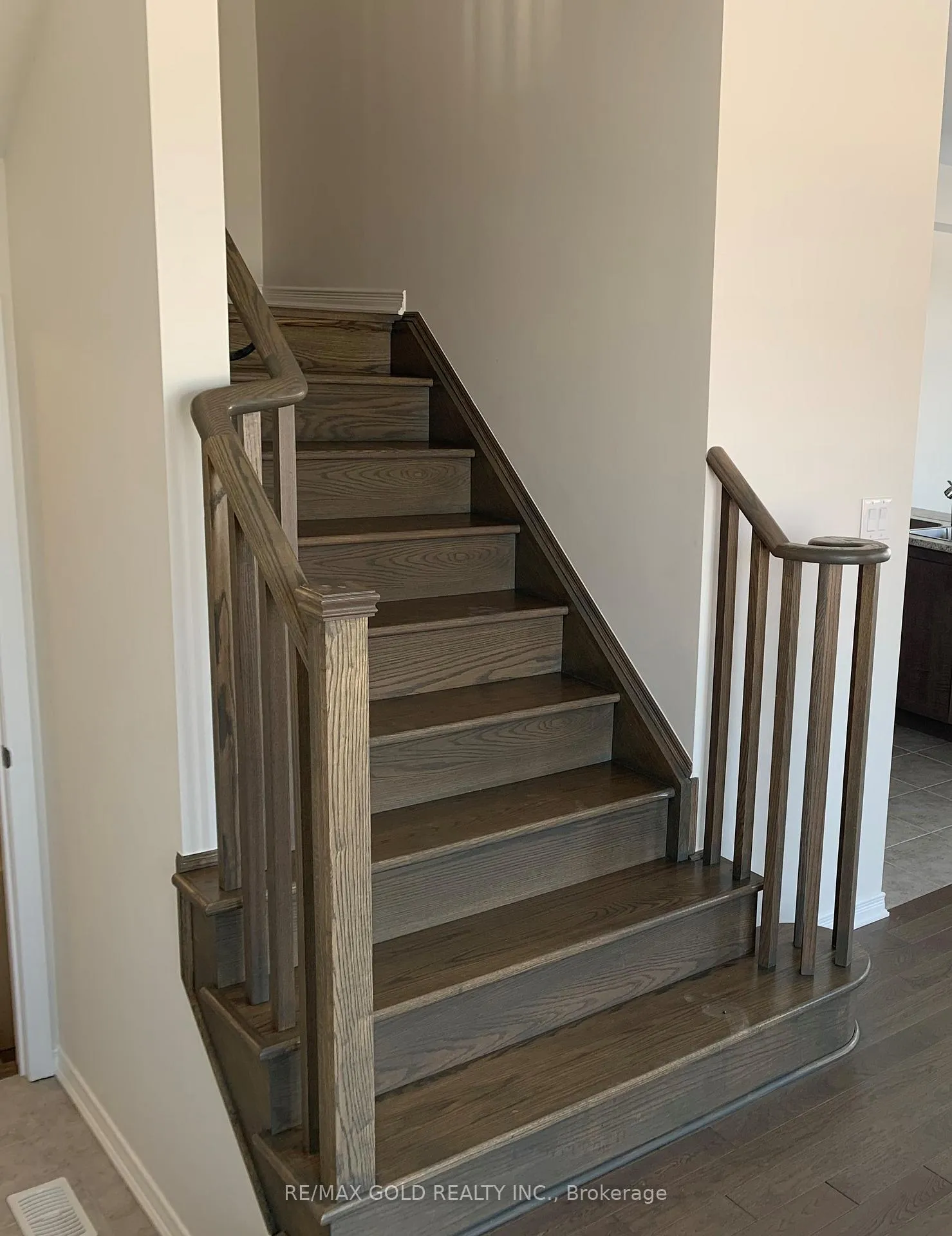 Photo 2 of 32 Oaktree Drive, Haldimand — HOMEH