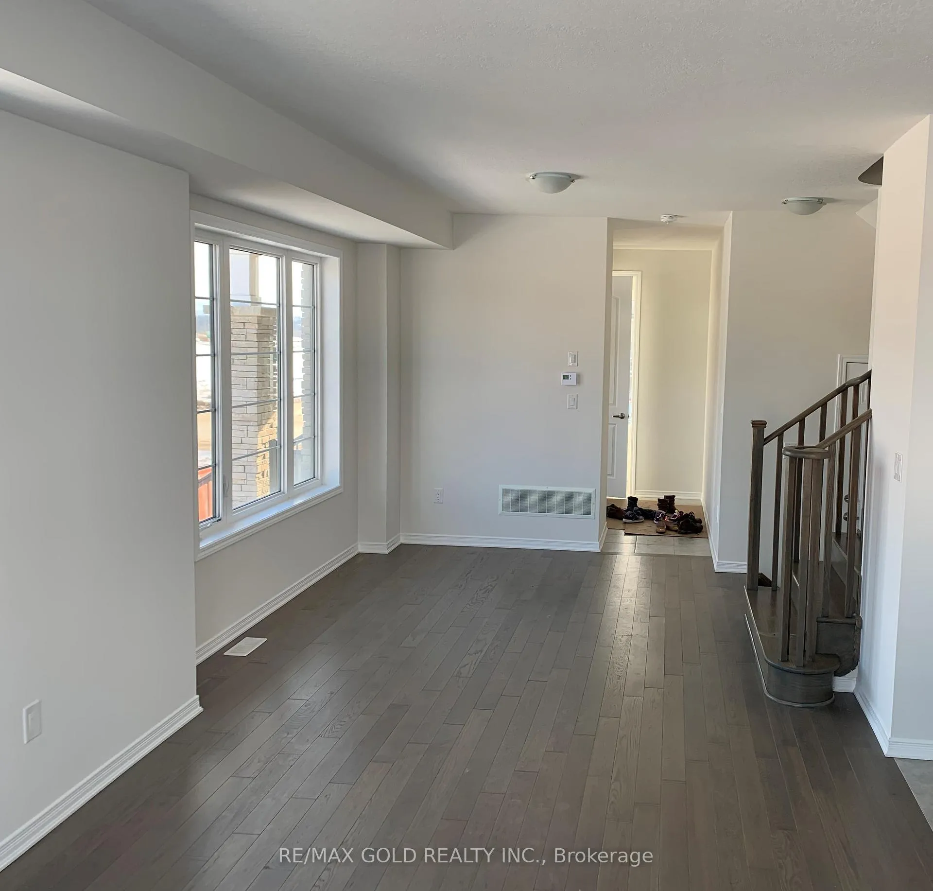 Photo 4 of 32 Oaktree Drive, Haldimand — HOMEH
