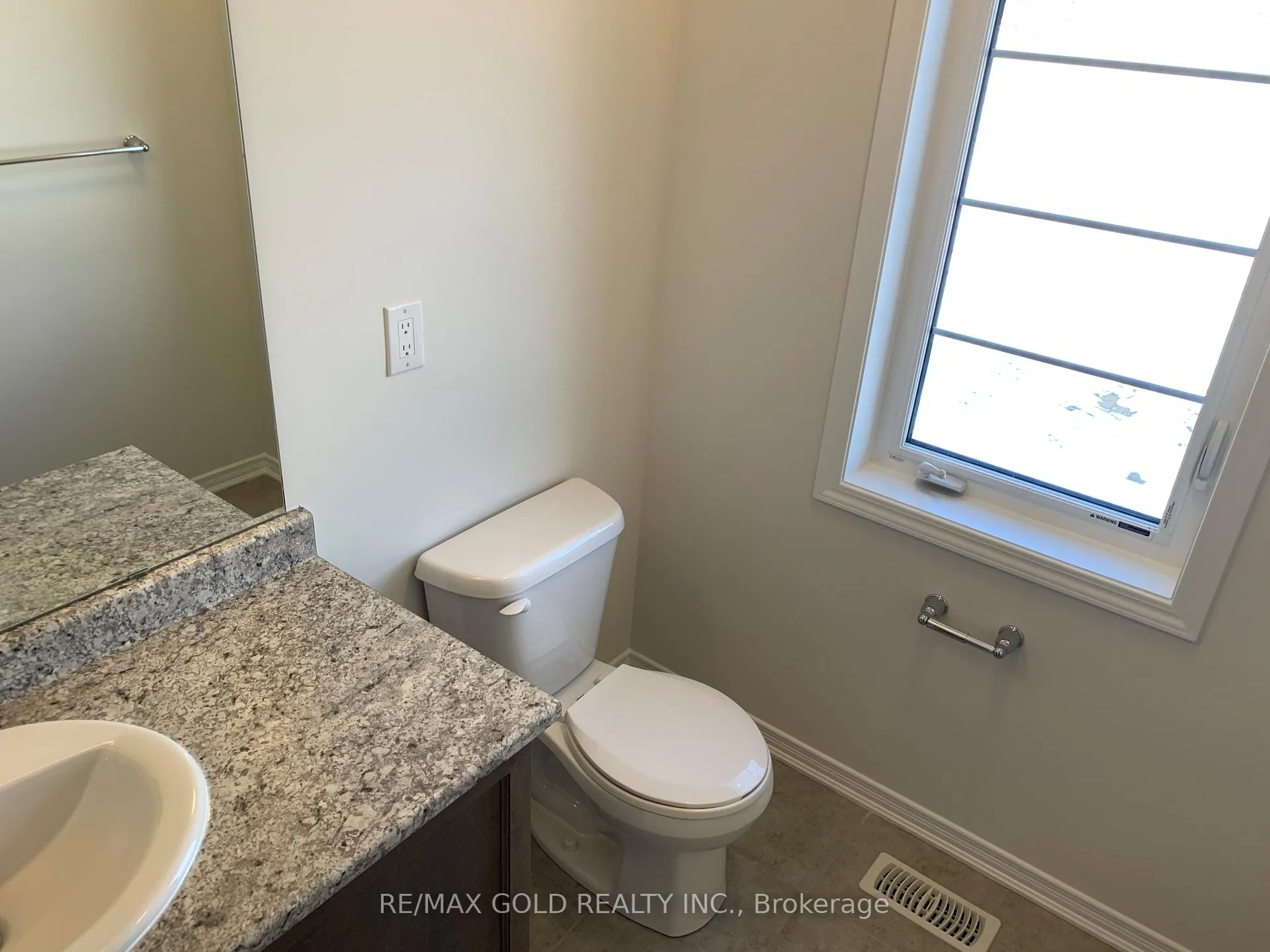 Photo 24 of 32 Oaktree Drive, Haldimand — HOMEH