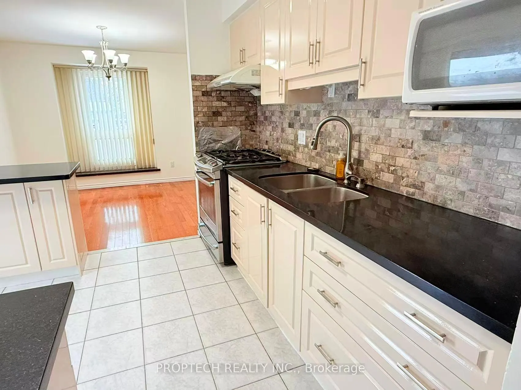 Photo 2 of 49 Carey Crescent, Markham, Milliken Mills West — HOMEH