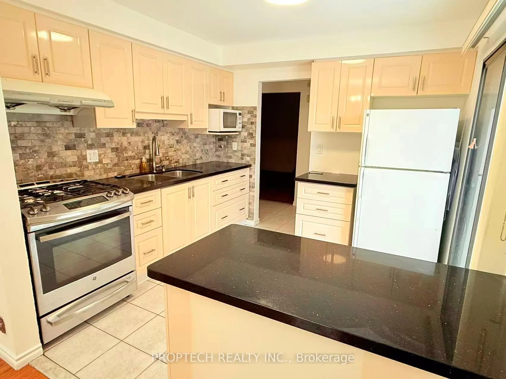 Photo 4 of 49 Carey Crescent, Markham, Milliken Mills West — HOMEH