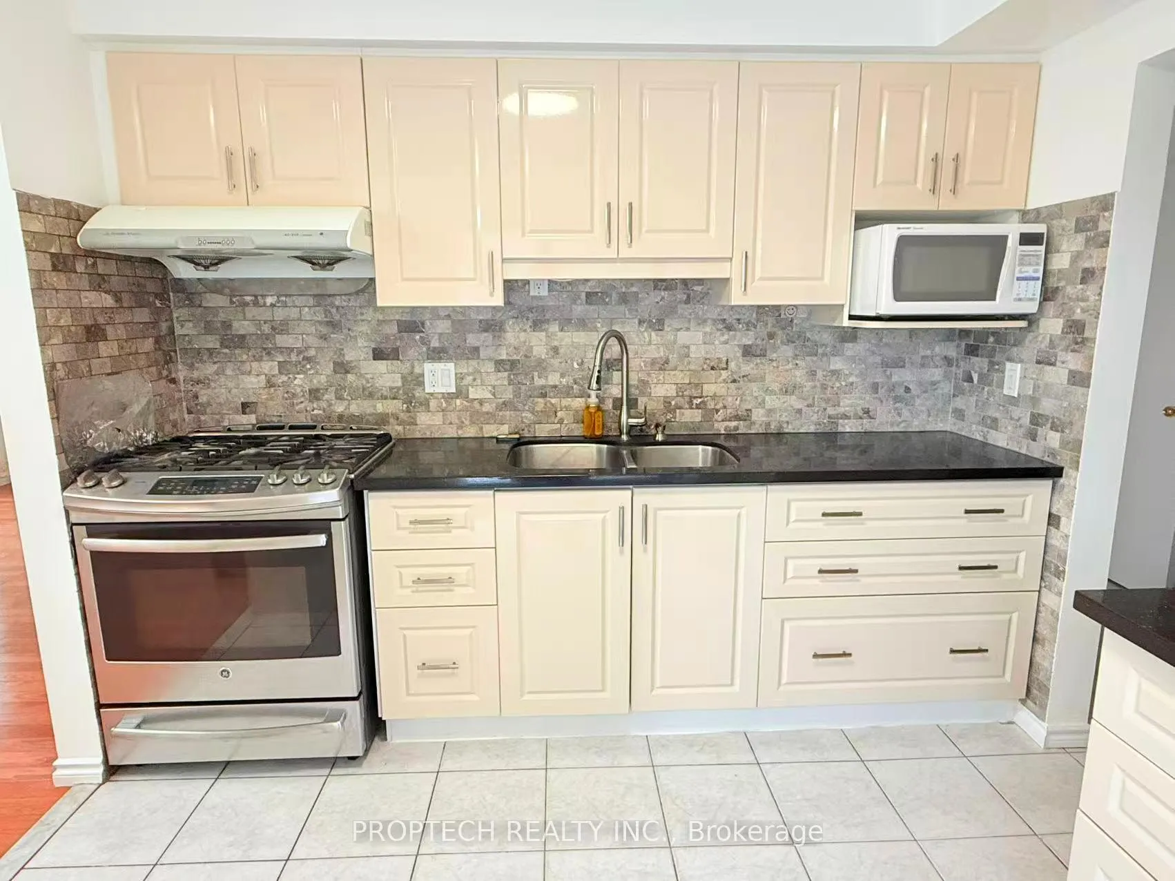 Photo 5 of 49 Carey Crescent, Markham, Milliken Mills West — HOMEH