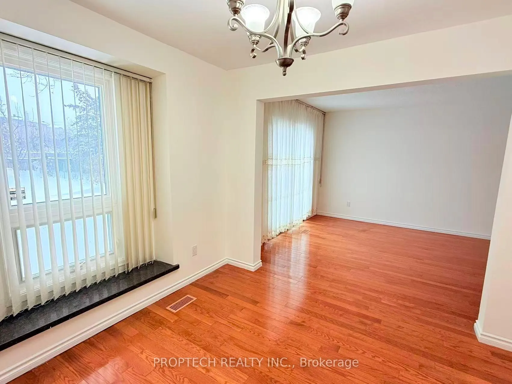 Photo 11 of 49 Carey Crescent, Markham, Milliken Mills West — HOMEH