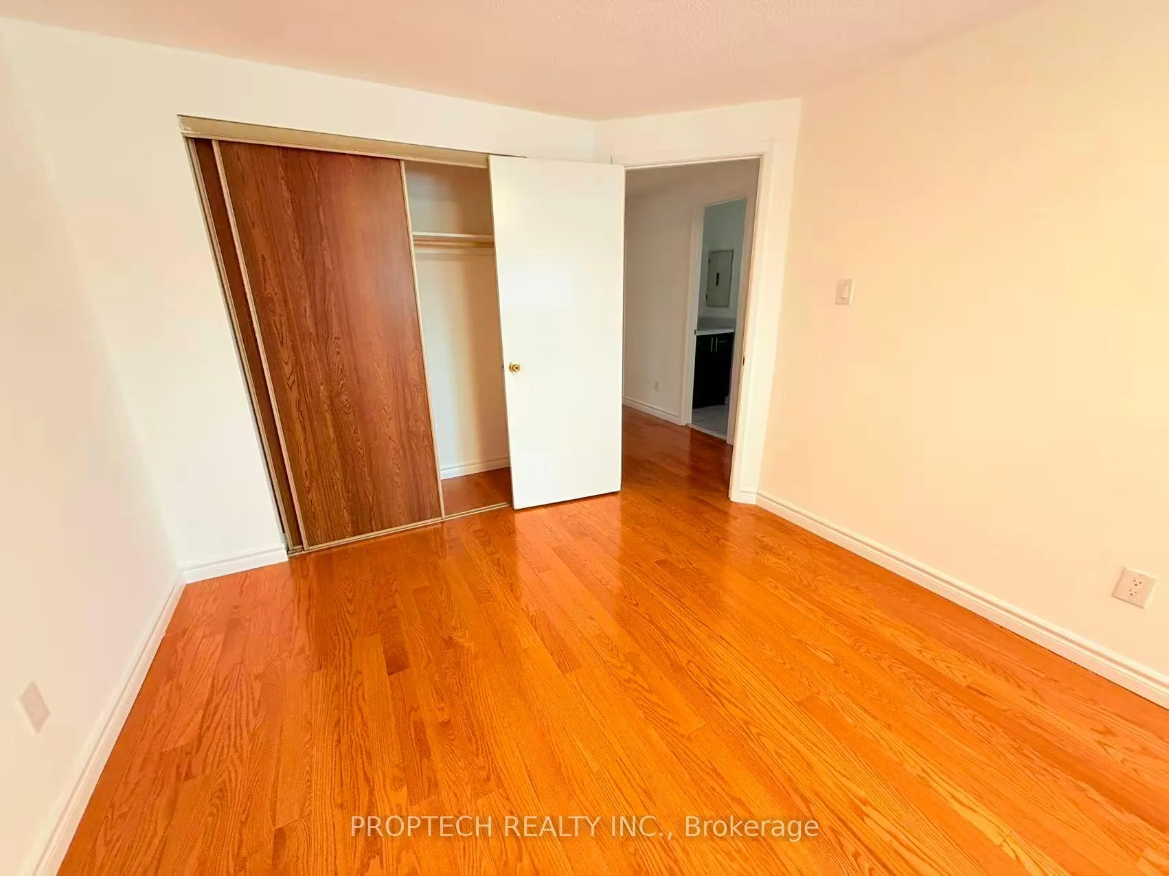Photo 16 of 49 Carey Crescent, Markham, Milliken Mills West — HOMEH