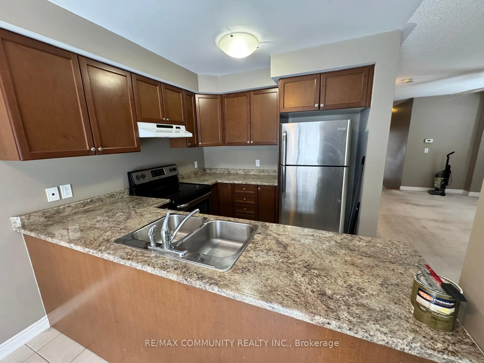 Photo 3 of 2354 Steeplechase Street, Oshawa, Windfields — HOMEH