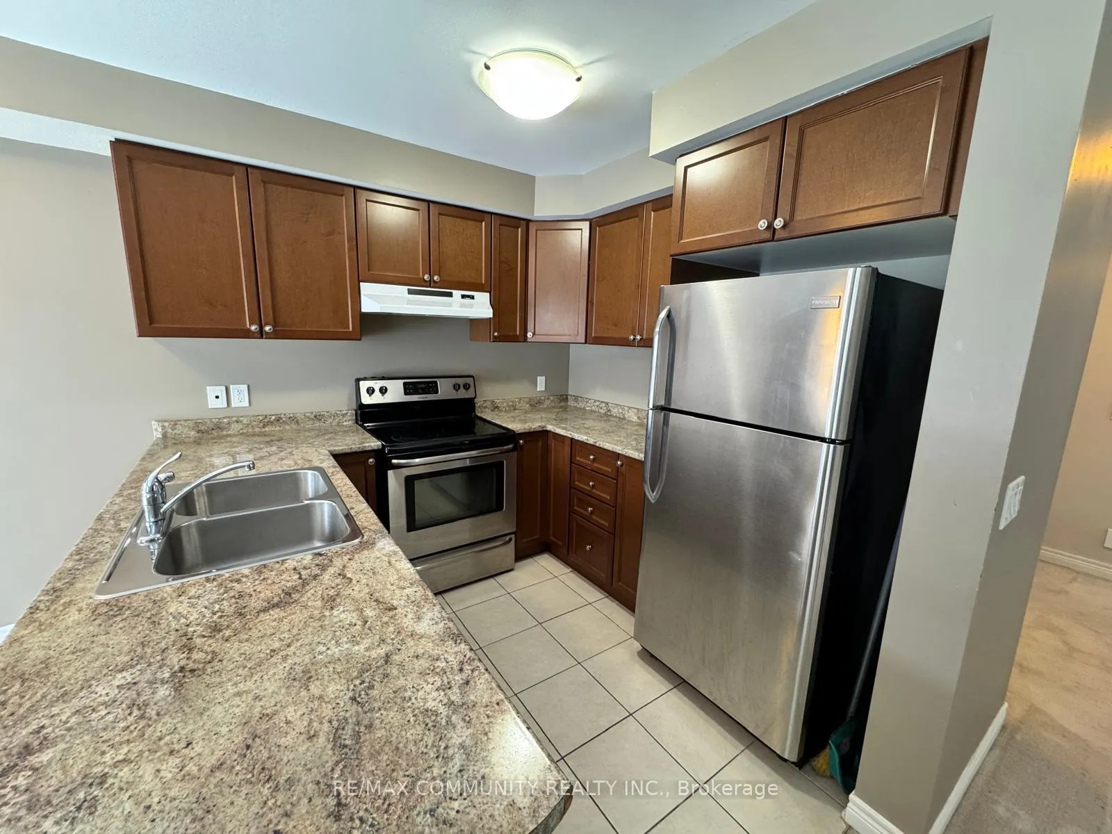 Photo 4 of 2354 Steeplechase Street, Oshawa, Windfields — HOMEH