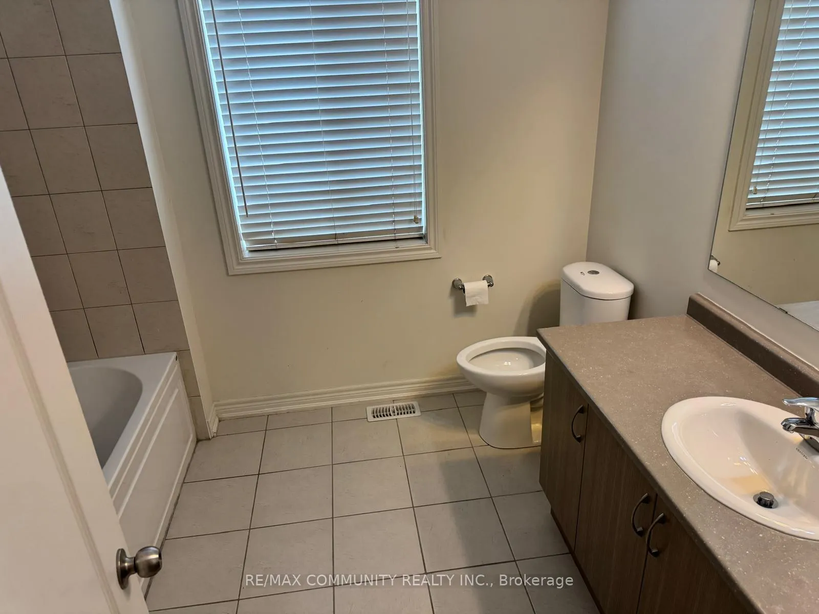 Photo 19 of 2354 Steeplechase Street, Oshawa, Windfields — HOMEH