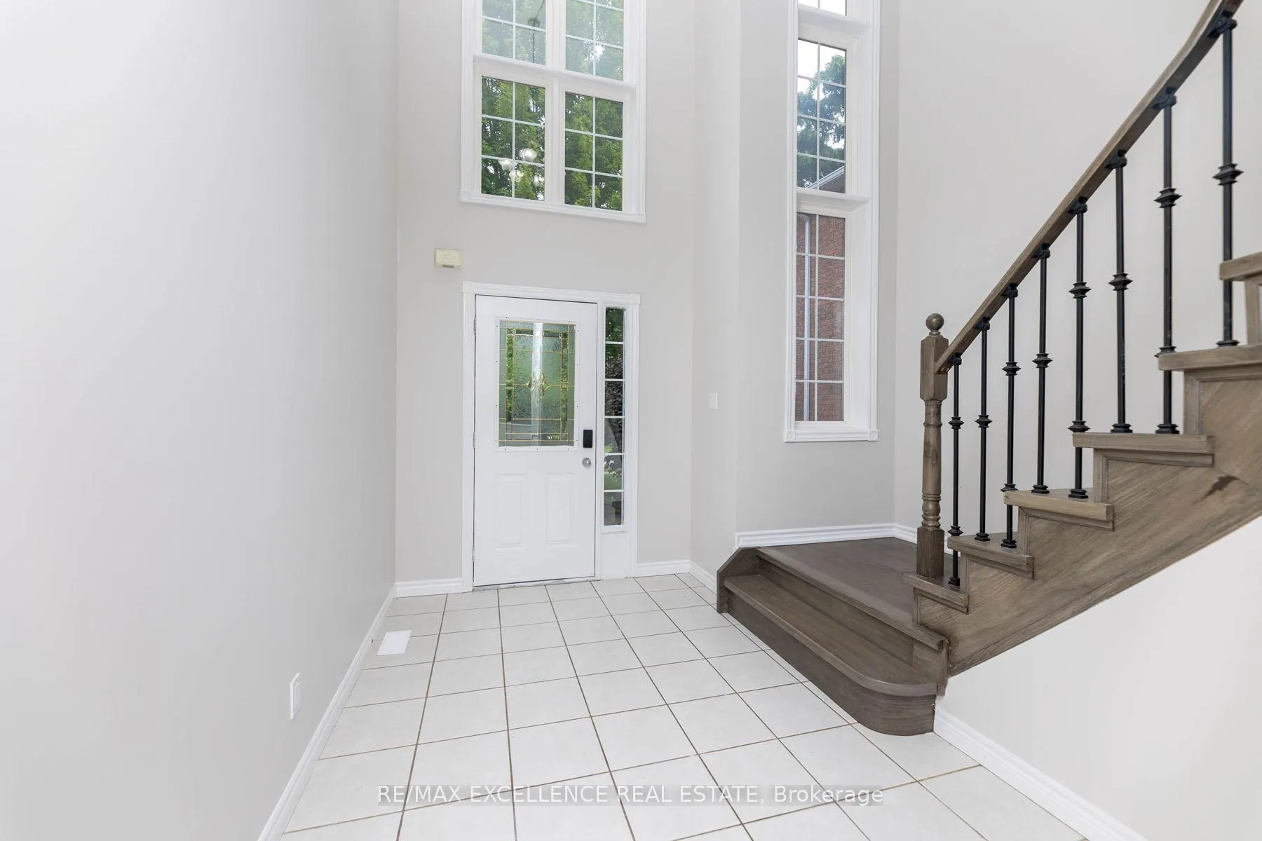 Photo 4 of 51 Stollar Boulevard, Barrie, Little Lake — HOMEH