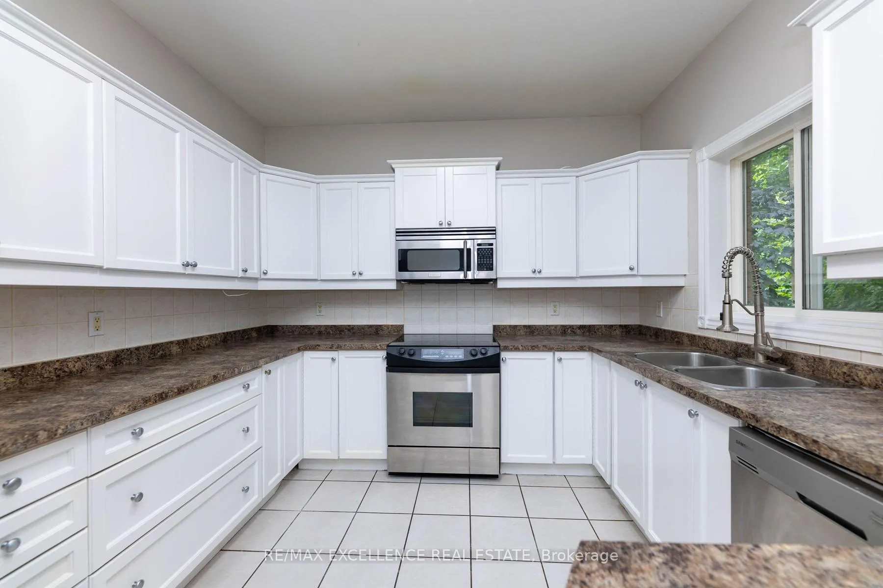 Photo 14 of 51 Stollar Boulevard, Barrie, Little Lake — HOMEH