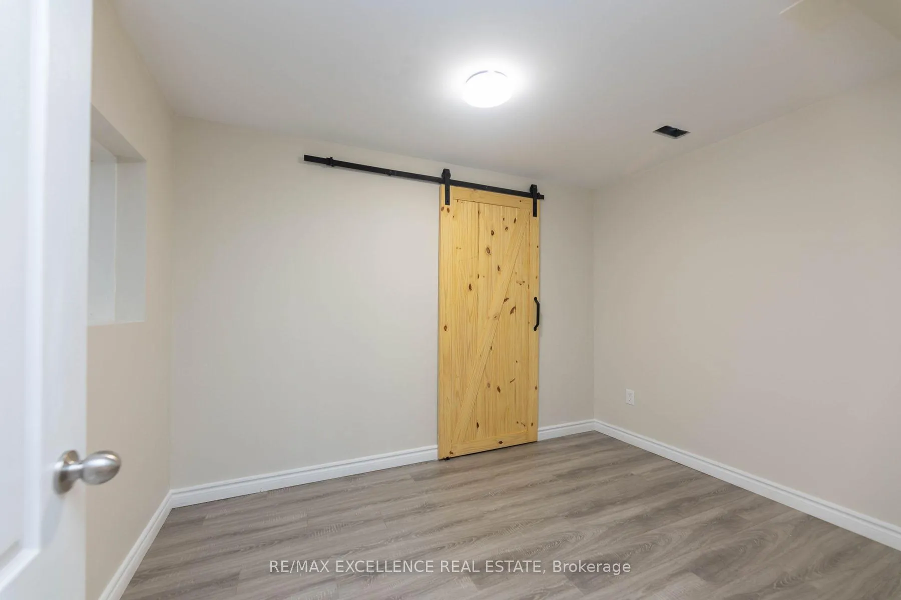 Photo 32 of 51 Stollar Boulevard, Barrie, Little Lake — HOMEH