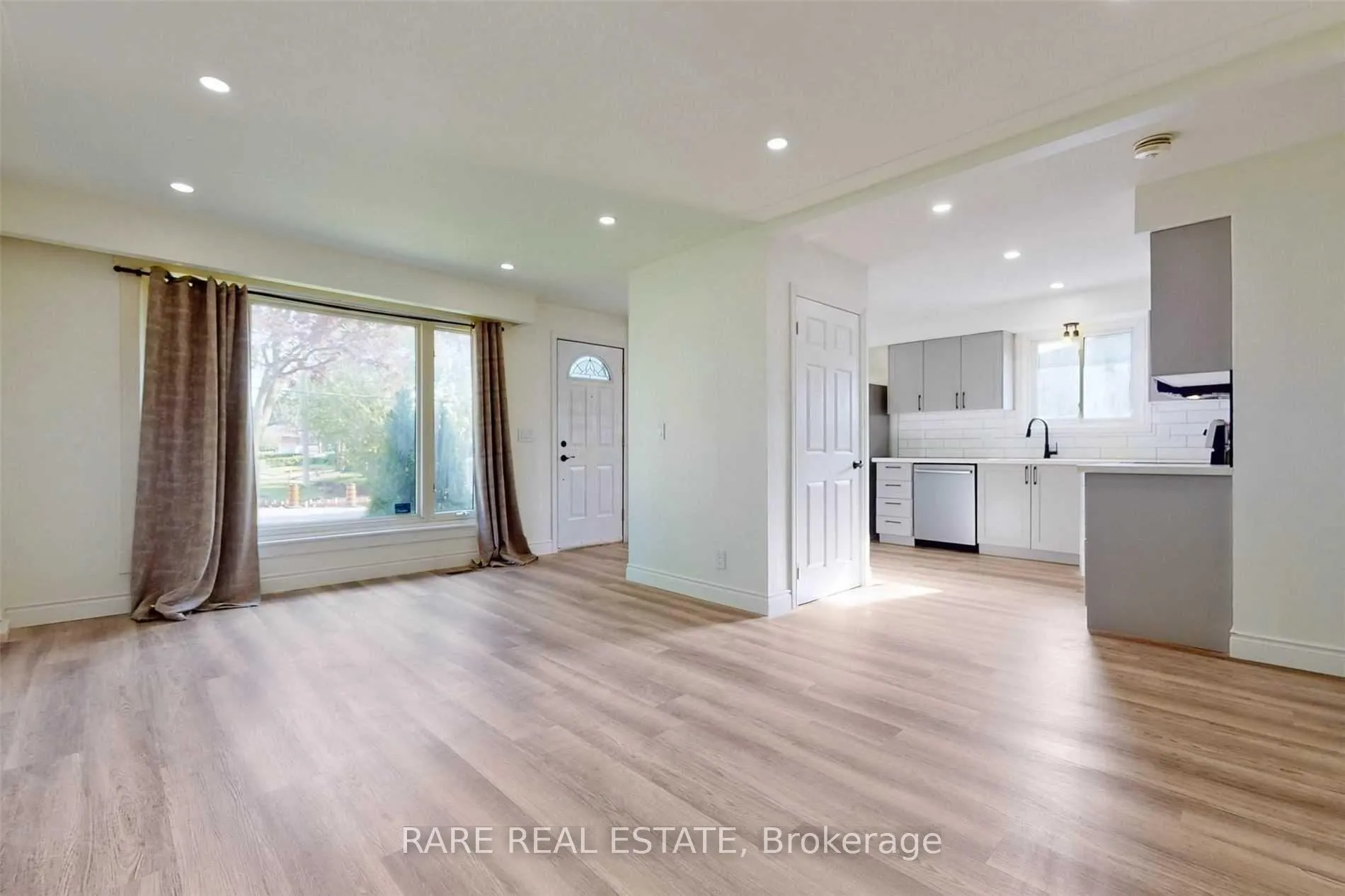 Photo 3 of Unit #Main, 346 Conant Street, Oshawa, Lakeview — HOMEH