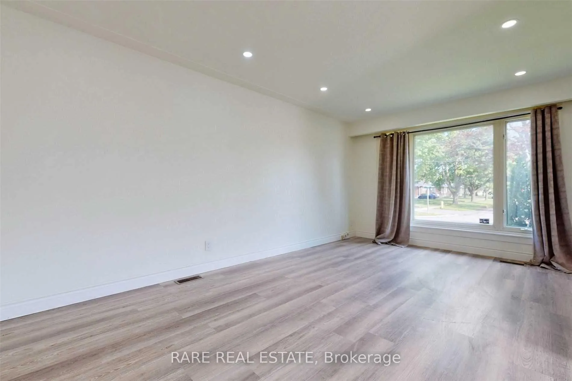 Photo 4 of Unit #Main, 346 Conant Street, Oshawa, Lakeview — HOMEH