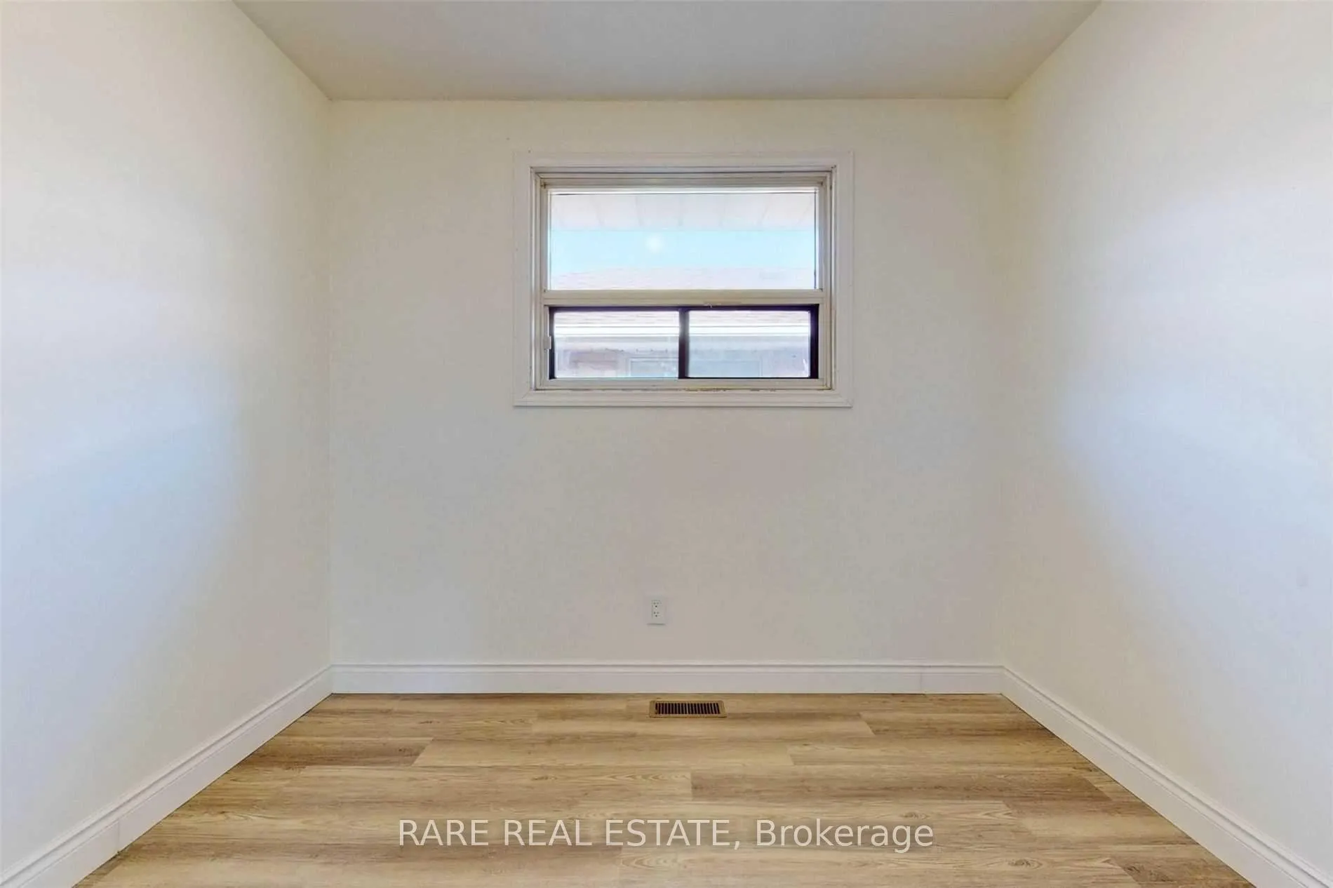 Photo 17 of Unit #Main, 346 Conant Street, Oshawa, Lakeview — HOMEH