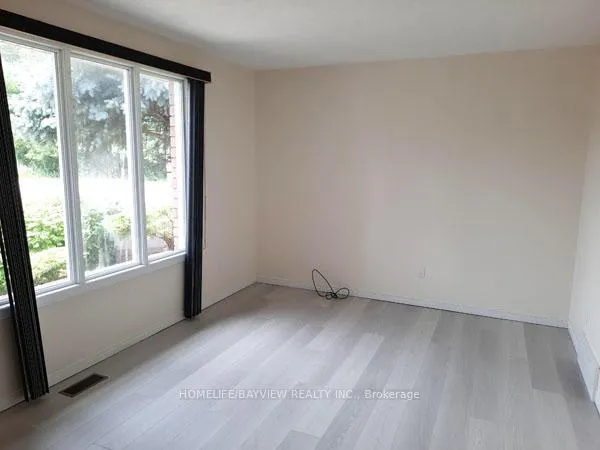 Photo 2 of 3800 Devonwood Avenue, Windsor — HOMEH