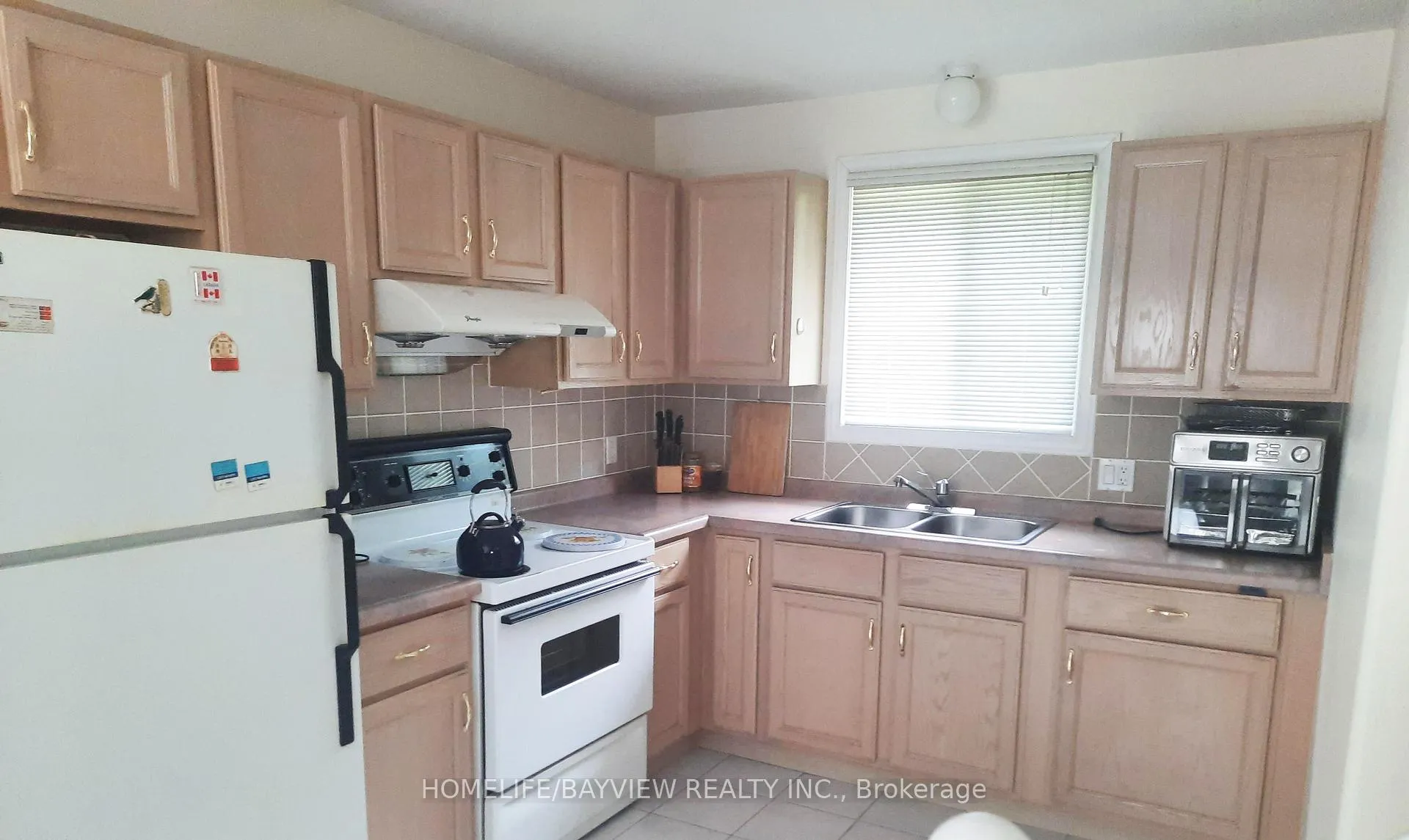 Photo 3 of 3800 Devonwood Avenue, Windsor — HOMEH