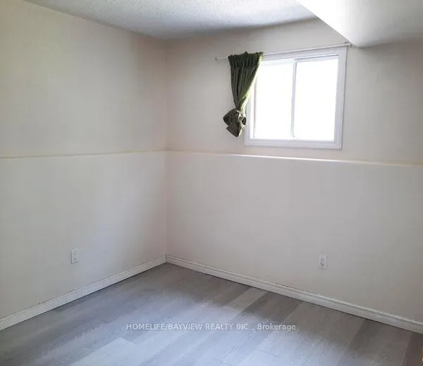 Photo 4 of 3800 Devonwood Avenue, Windsor — HOMEH