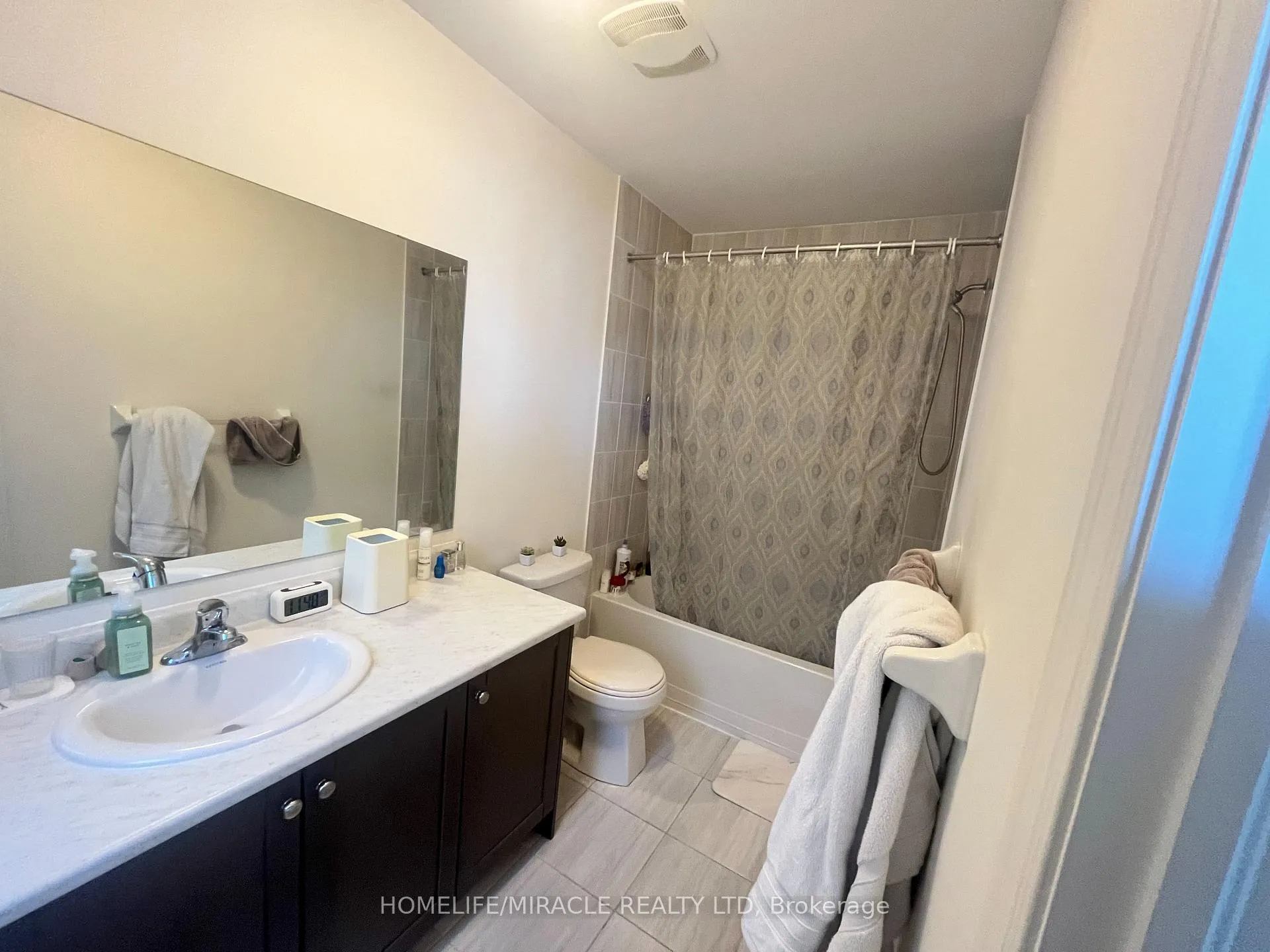 Photo 10 of 16 Botanical Avenue, Brampton, Credit Valley — HOMEH