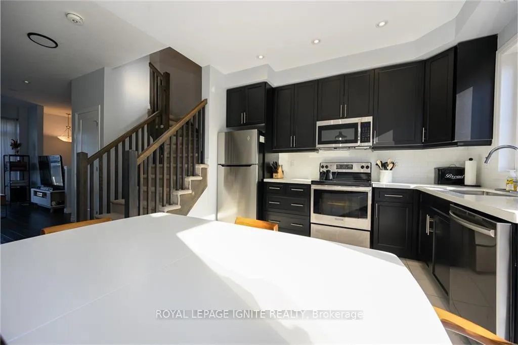 Photo 12 of 23 Soho Street, Hamilton, Stoney Creek Mountain — HOMEH