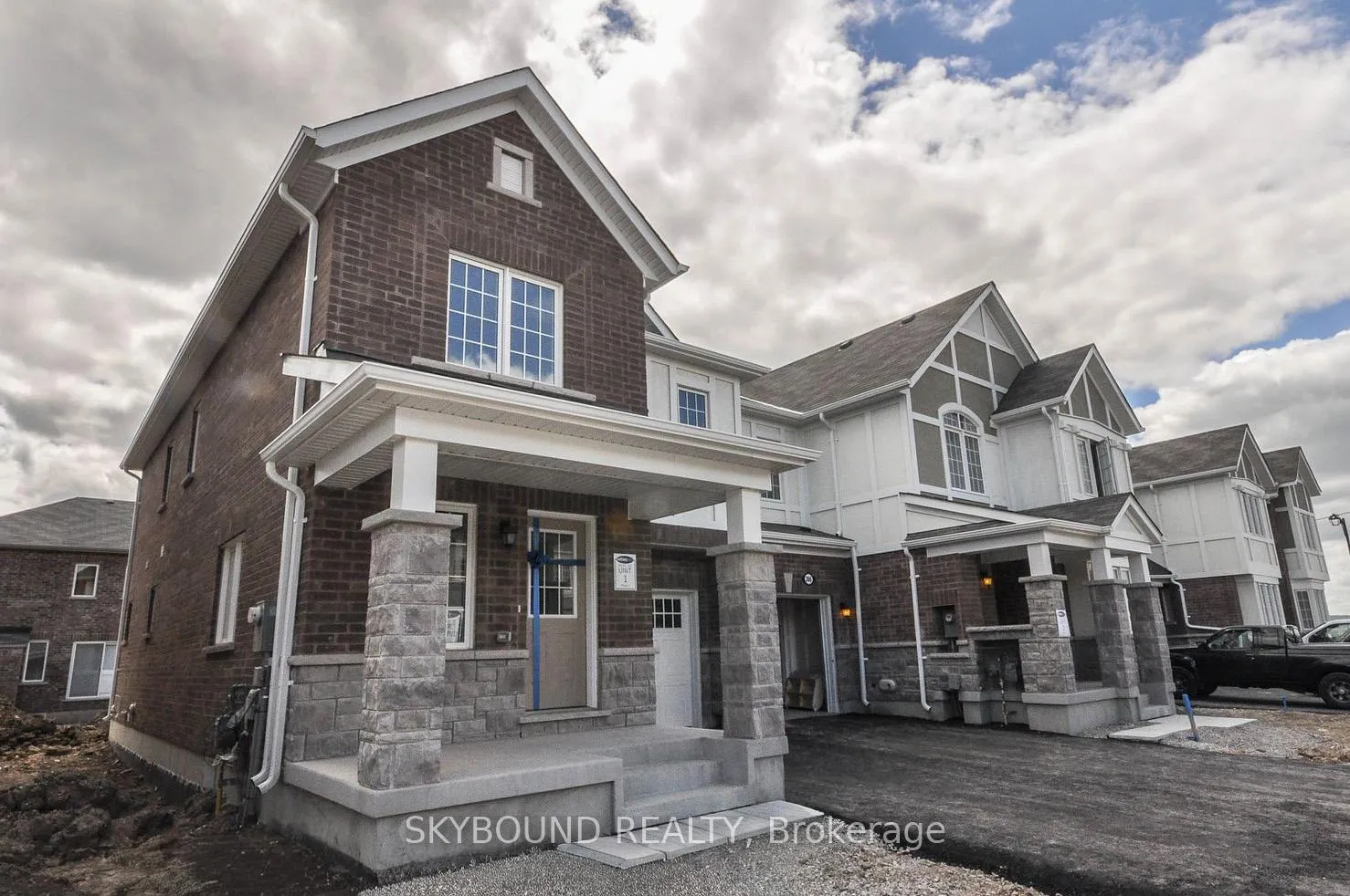 Photo 2 of 268 Gooding Crescent, Milton, Ford — HOMEH