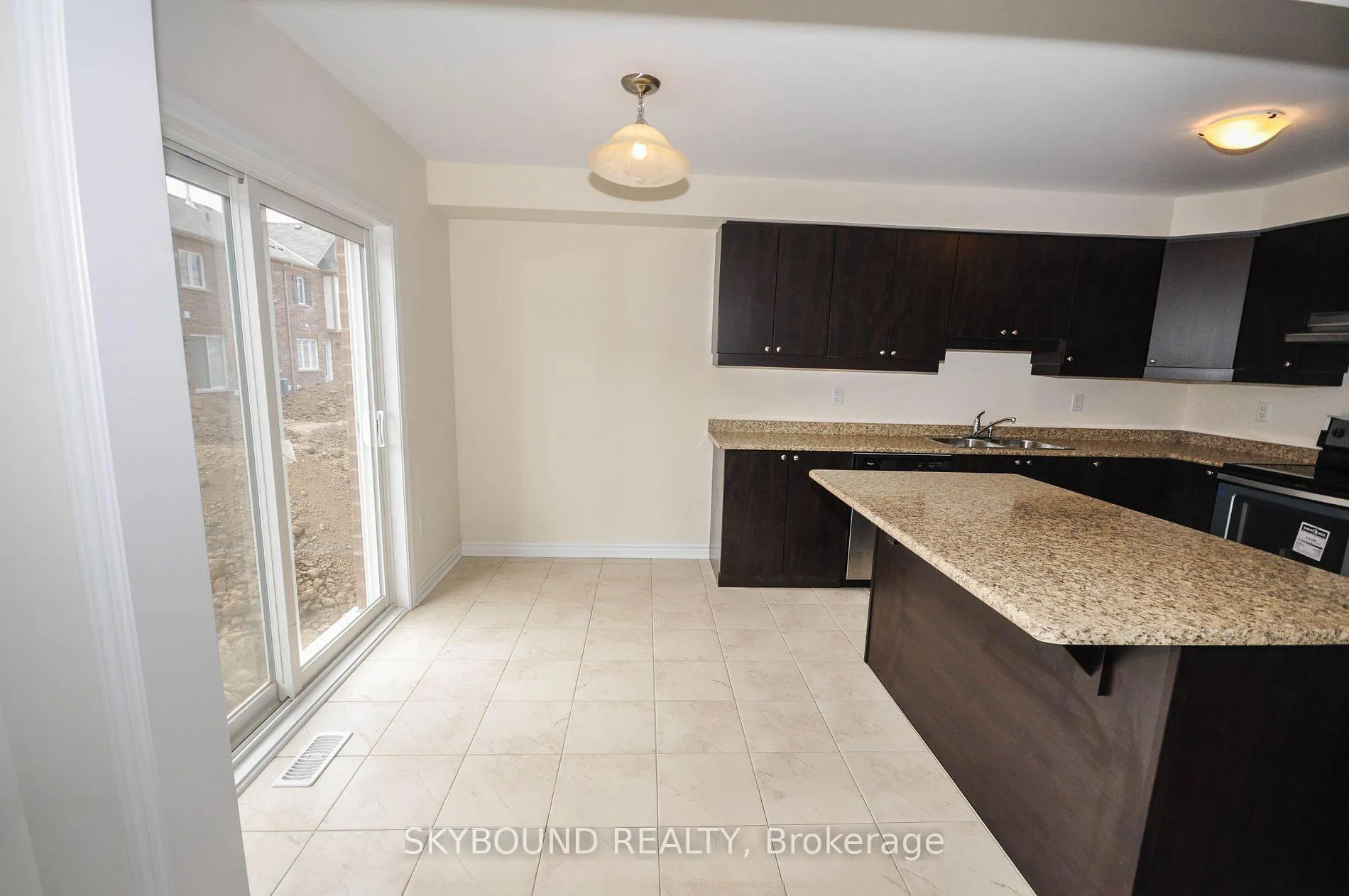 Photo 5 of 268 Gooding Crescent, Milton, Ford — HOMEH