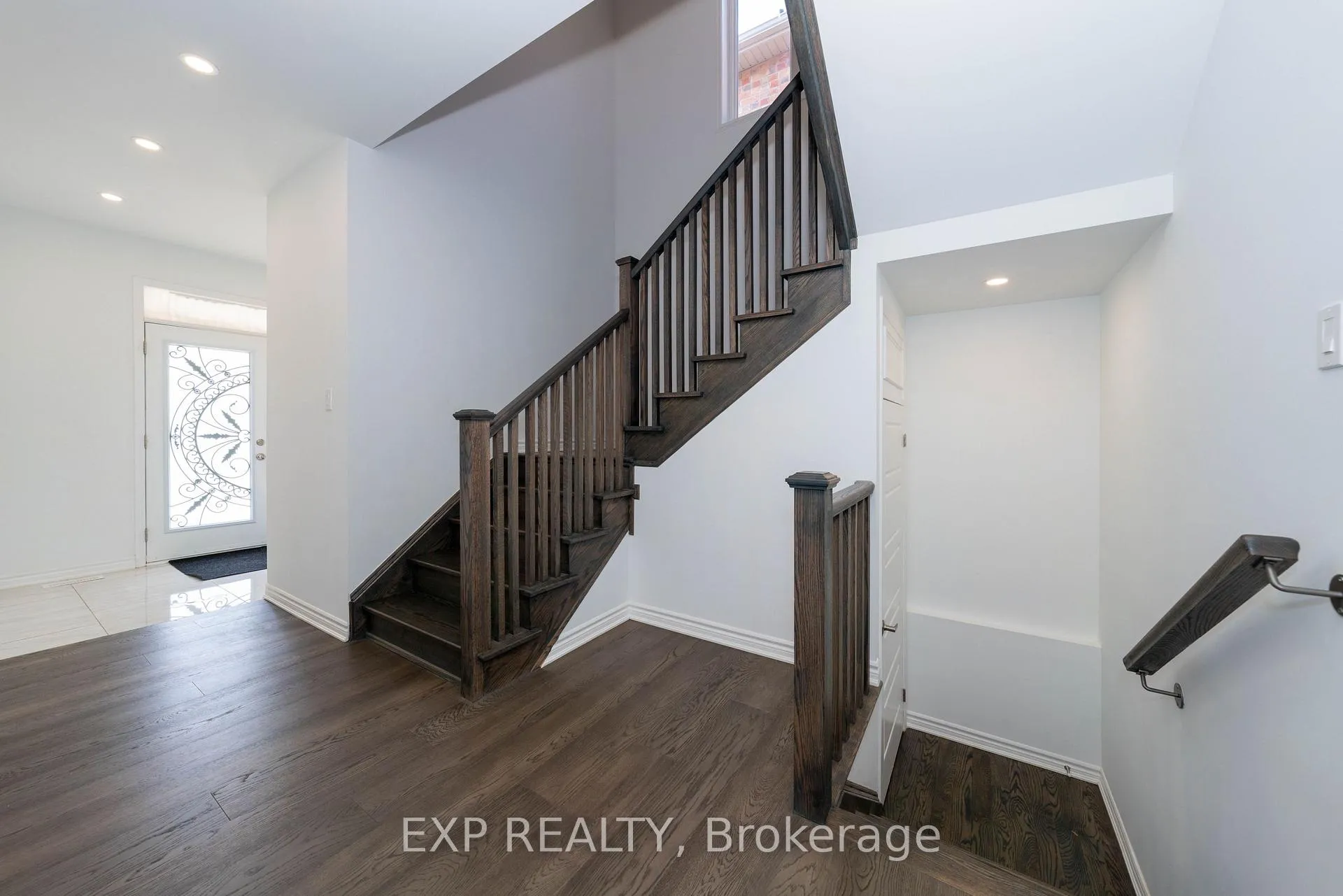 Photo 4 of 558 Kennedy Circle W, Milton, Cobban — HOMEH
