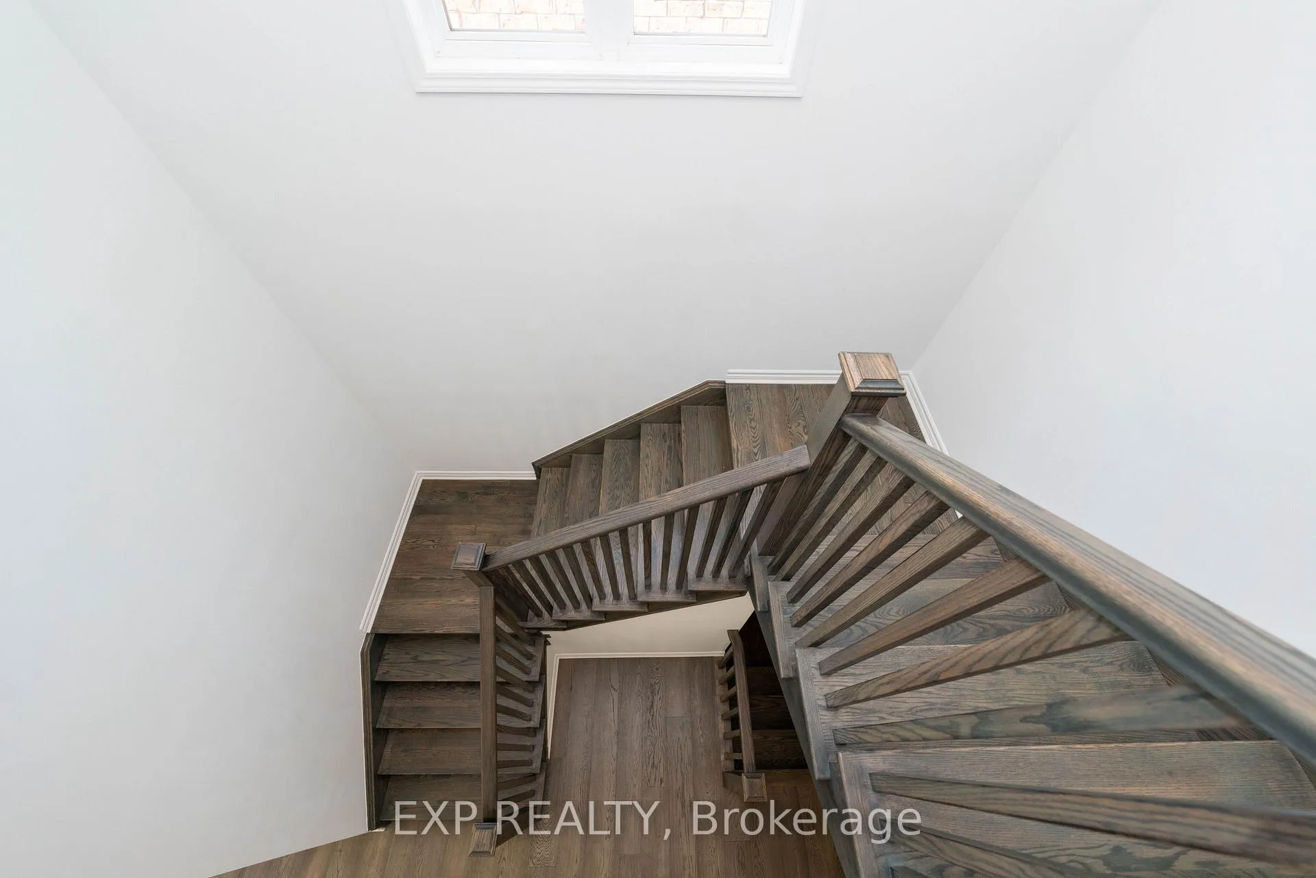 Photo 15 of 558 Kennedy Circle W, Milton, Cobban — HOMEH