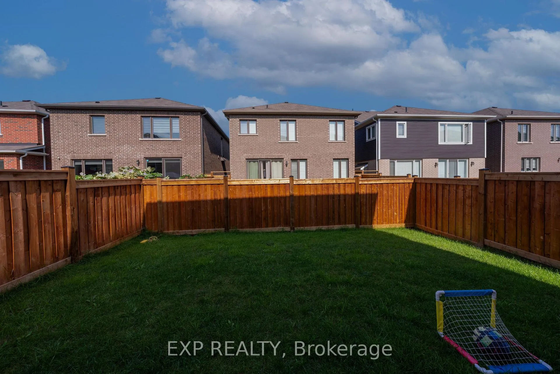 Photo 40 of 558 Kennedy Circle W, Milton, Cobban — HOMEH