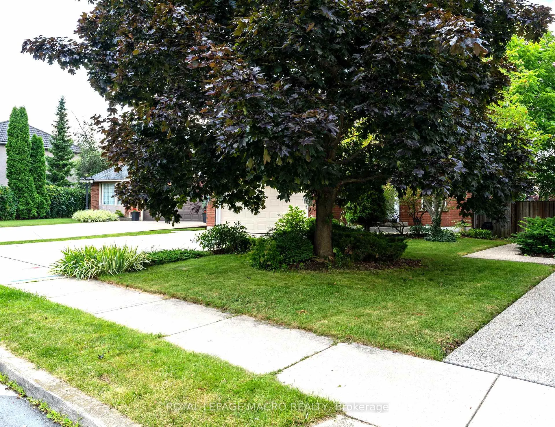 Photo 2 of 14 Coopershawk Crescent, Hamilton, Carpenter — HOMEH