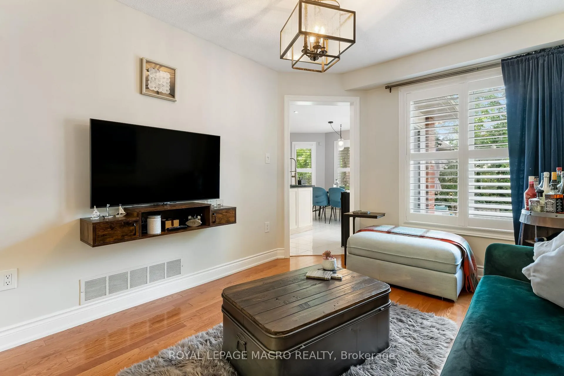 Photo 8 of 14 Coopershawk Crescent, Hamilton, Carpenter — HOMEH