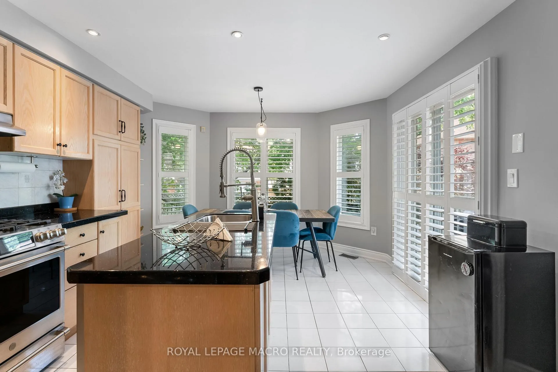Photo 10 of 14 Coopershawk Crescent, Hamilton, Carpenter — HOMEH