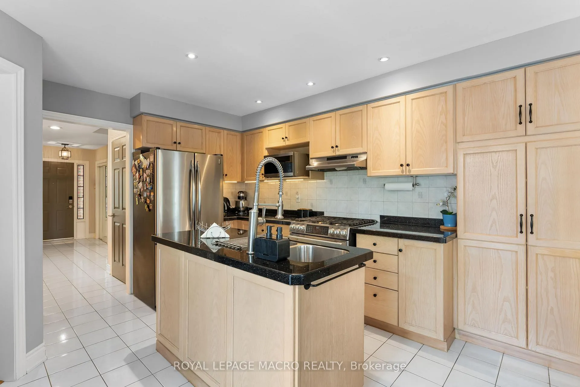 Photo 12 of 14 Coopershawk Crescent, Hamilton, Carpenter — HOMEH