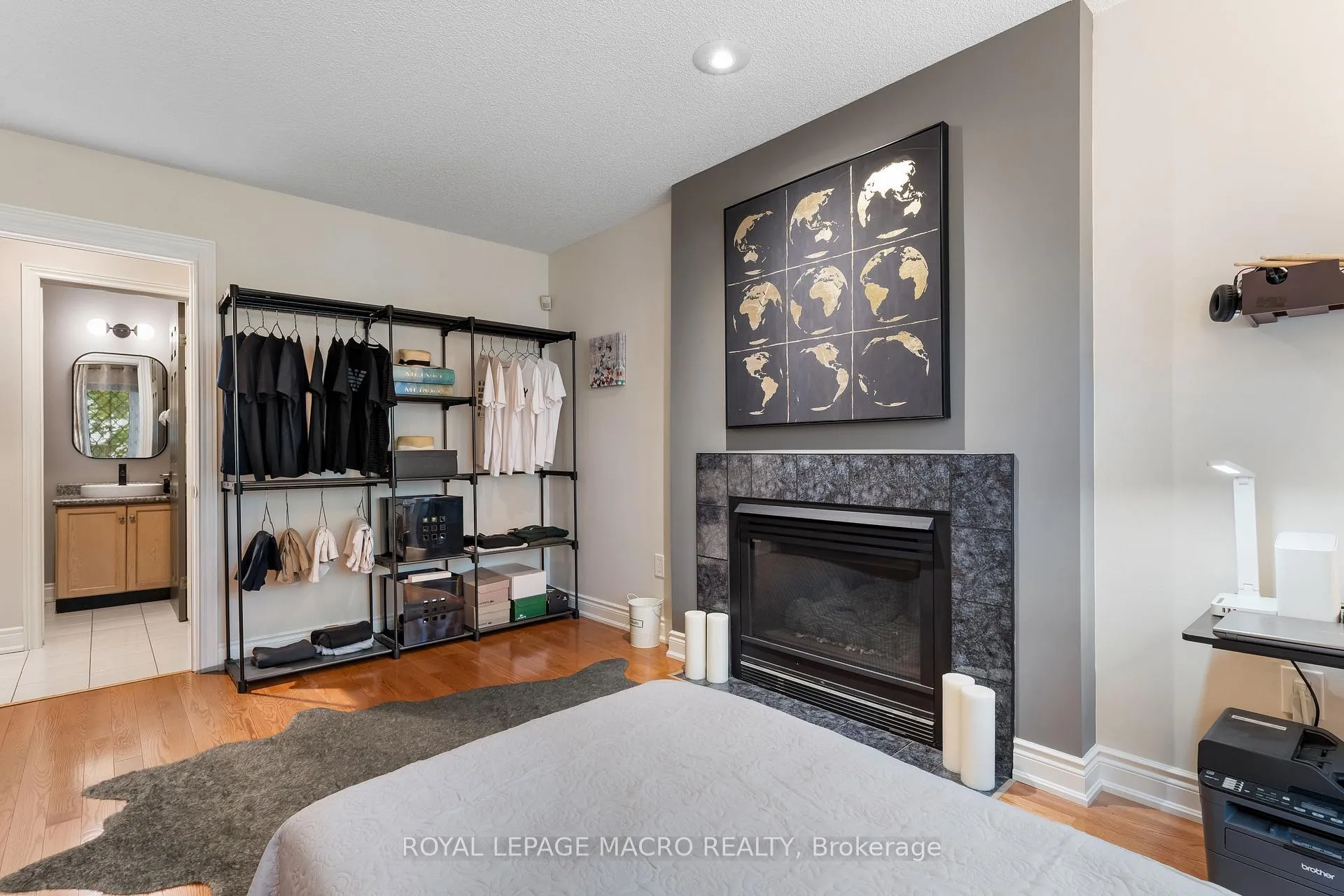 Photo 16 of 14 Coopershawk Crescent, Hamilton, Carpenter — HOMEH