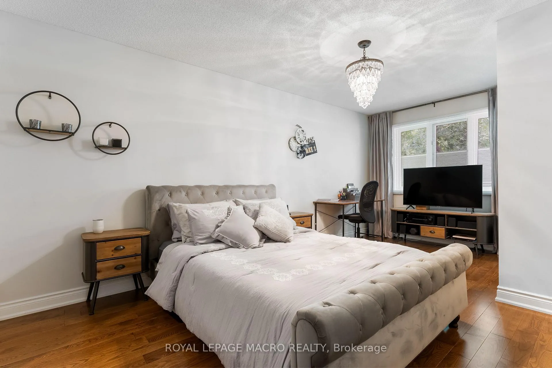 Photo 18 of 14 Coopershawk Crescent, Hamilton, Carpenter — HOMEH
