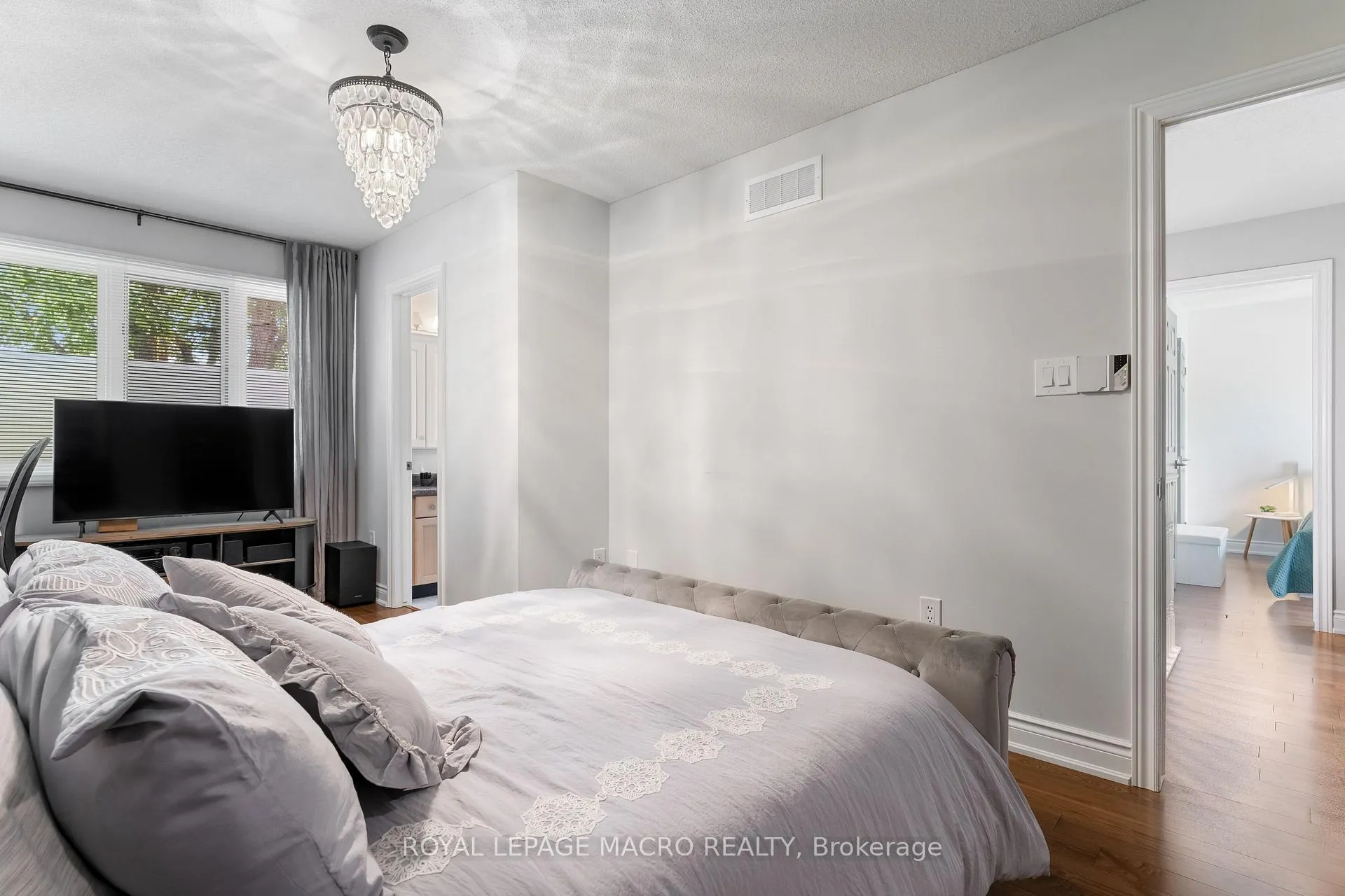 Photo 19 of 14 Coopershawk Crescent, Hamilton, Carpenter — HOMEH