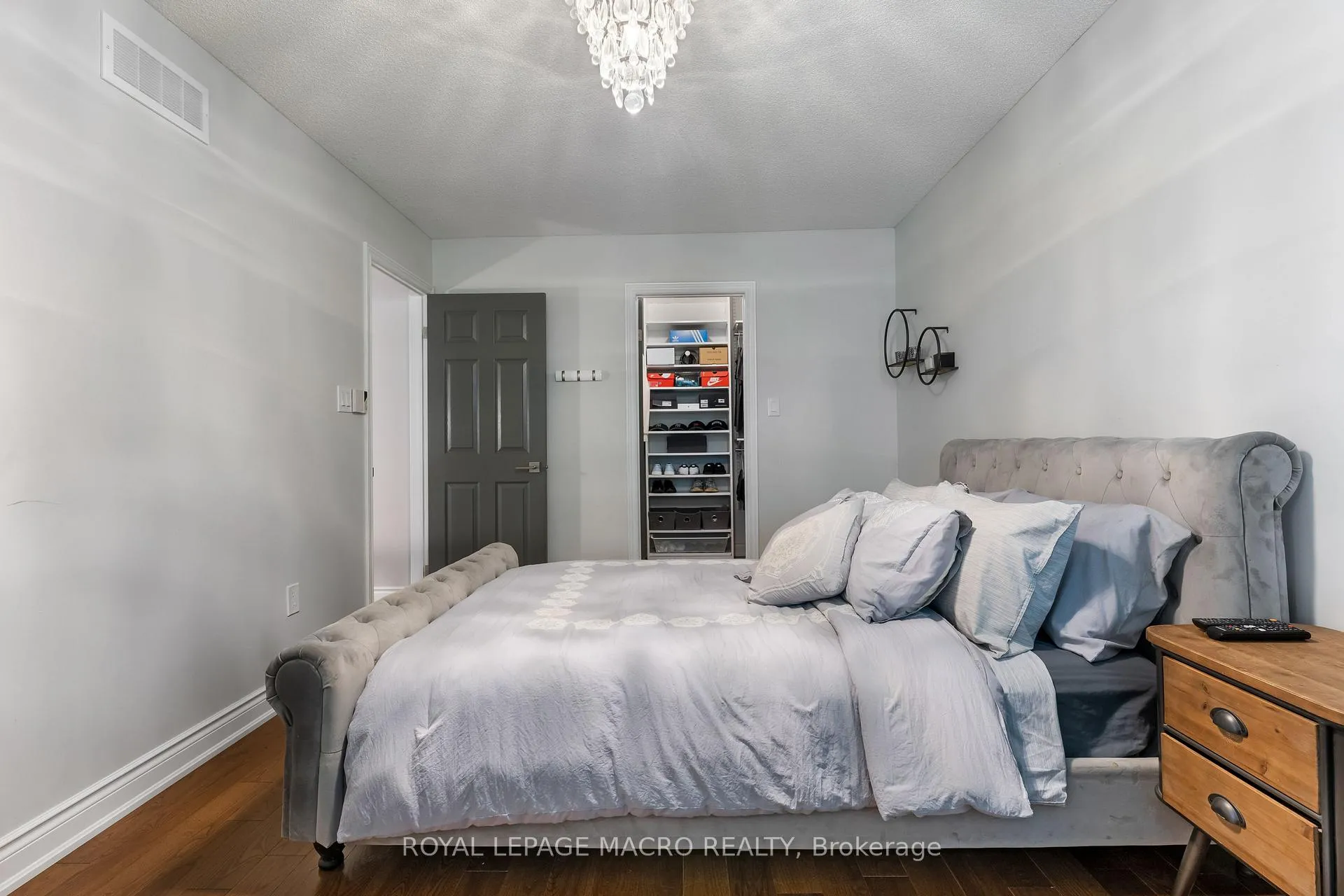 Photo 20 of 14 Coopershawk Crescent, Hamilton, Carpenter — HOMEH