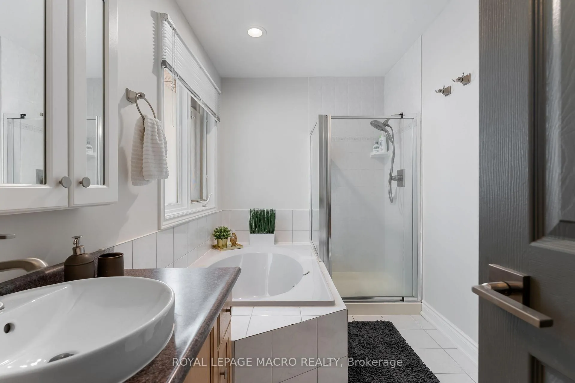 Photo 22 of 14 Coopershawk Crescent, Hamilton, Carpenter — HOMEH