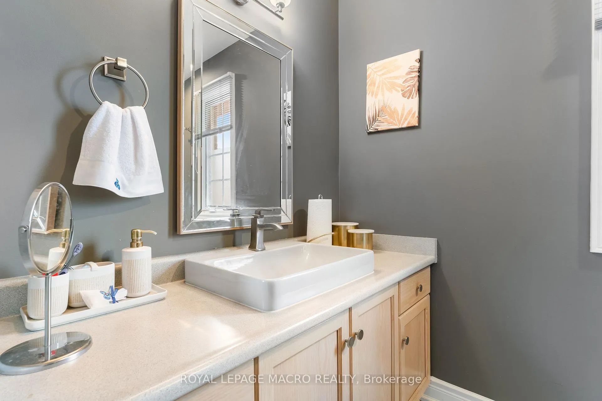 Photo 26 of 14 Coopershawk Crescent, Hamilton, Carpenter — HOMEH