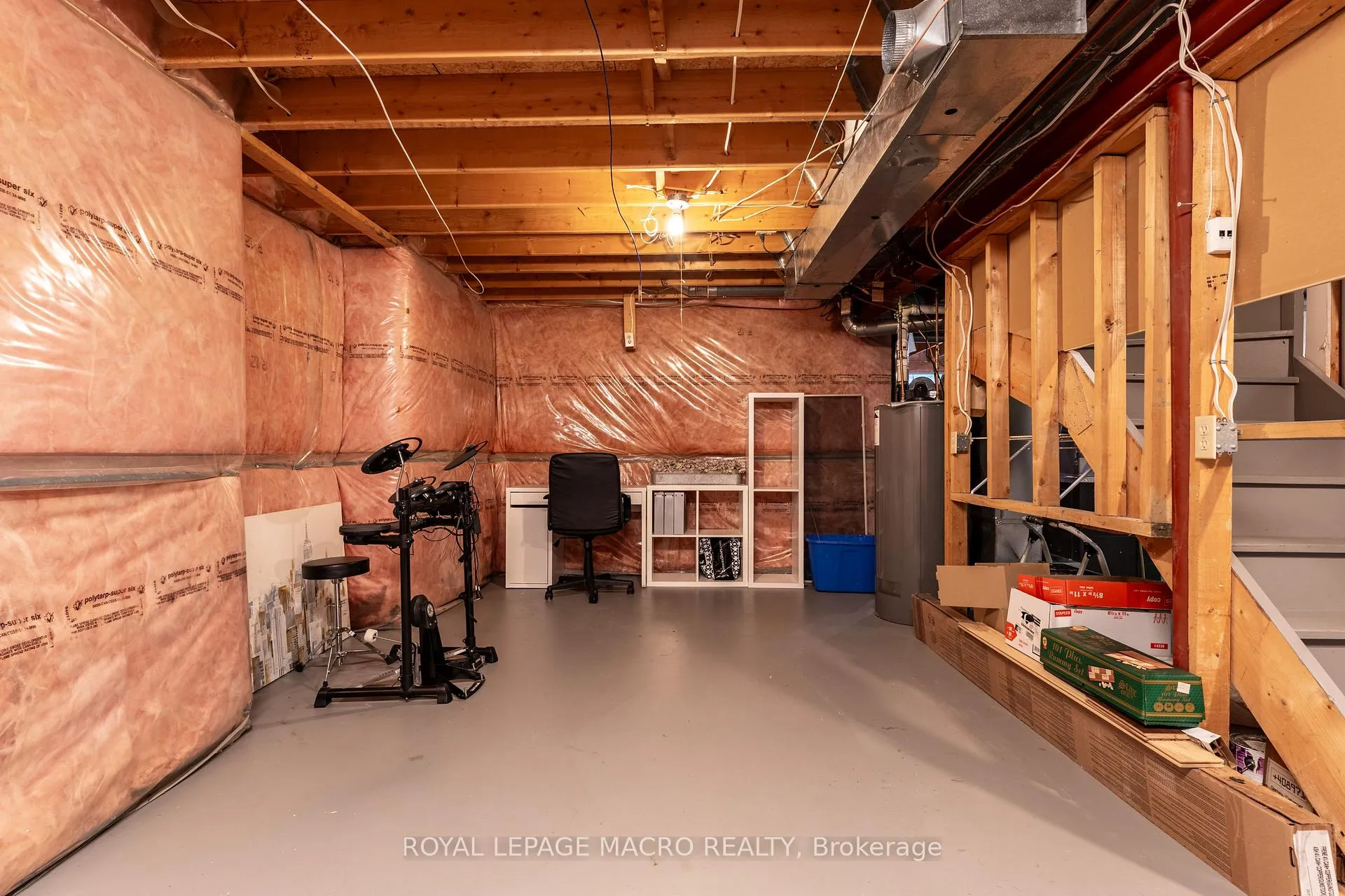 Photo 30 of 14 Coopershawk Crescent, Hamilton, Carpenter — HOMEH