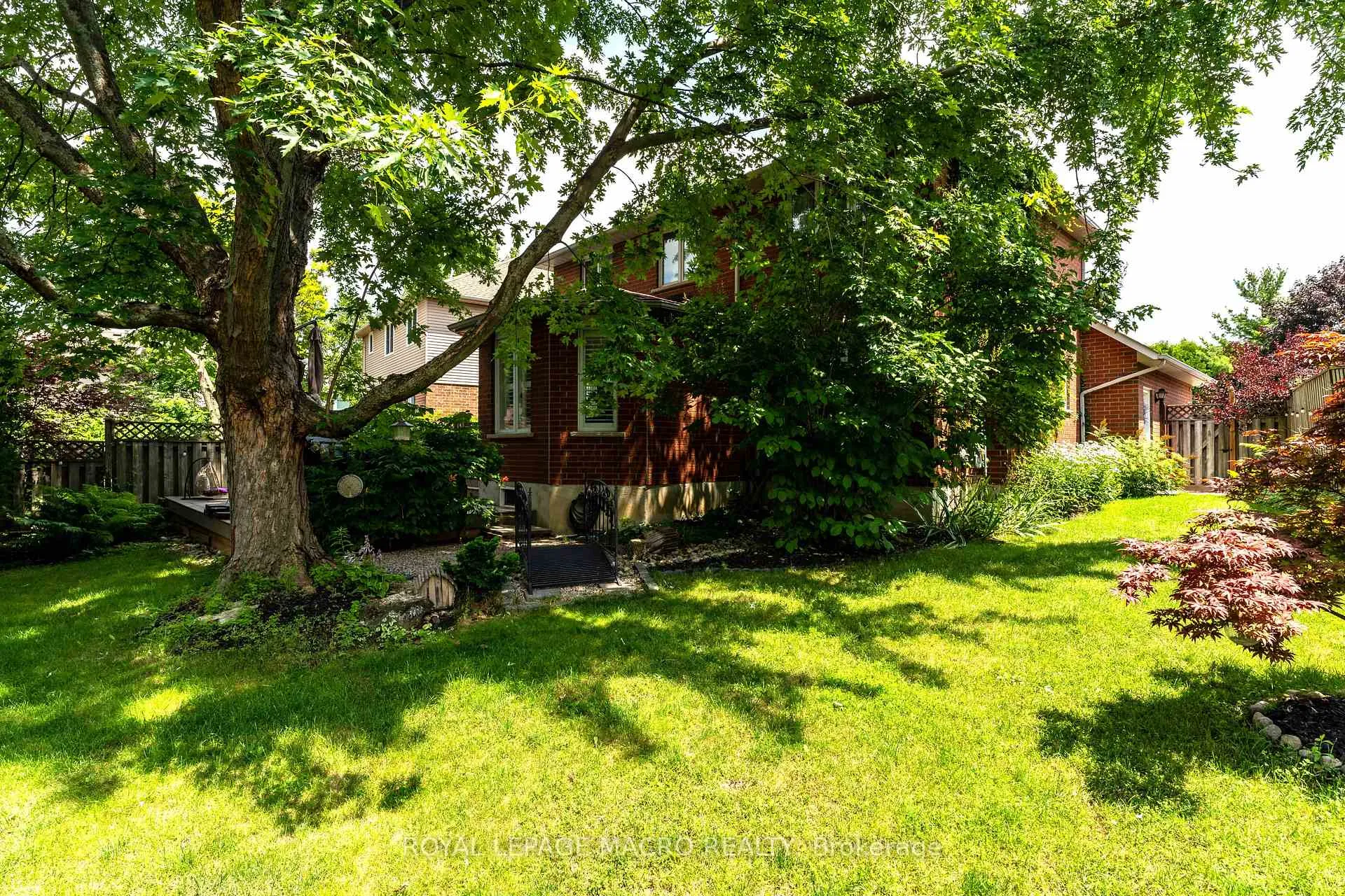 Photo 35 of 14 Coopershawk Crescent, Hamilton, Carpenter — HOMEH