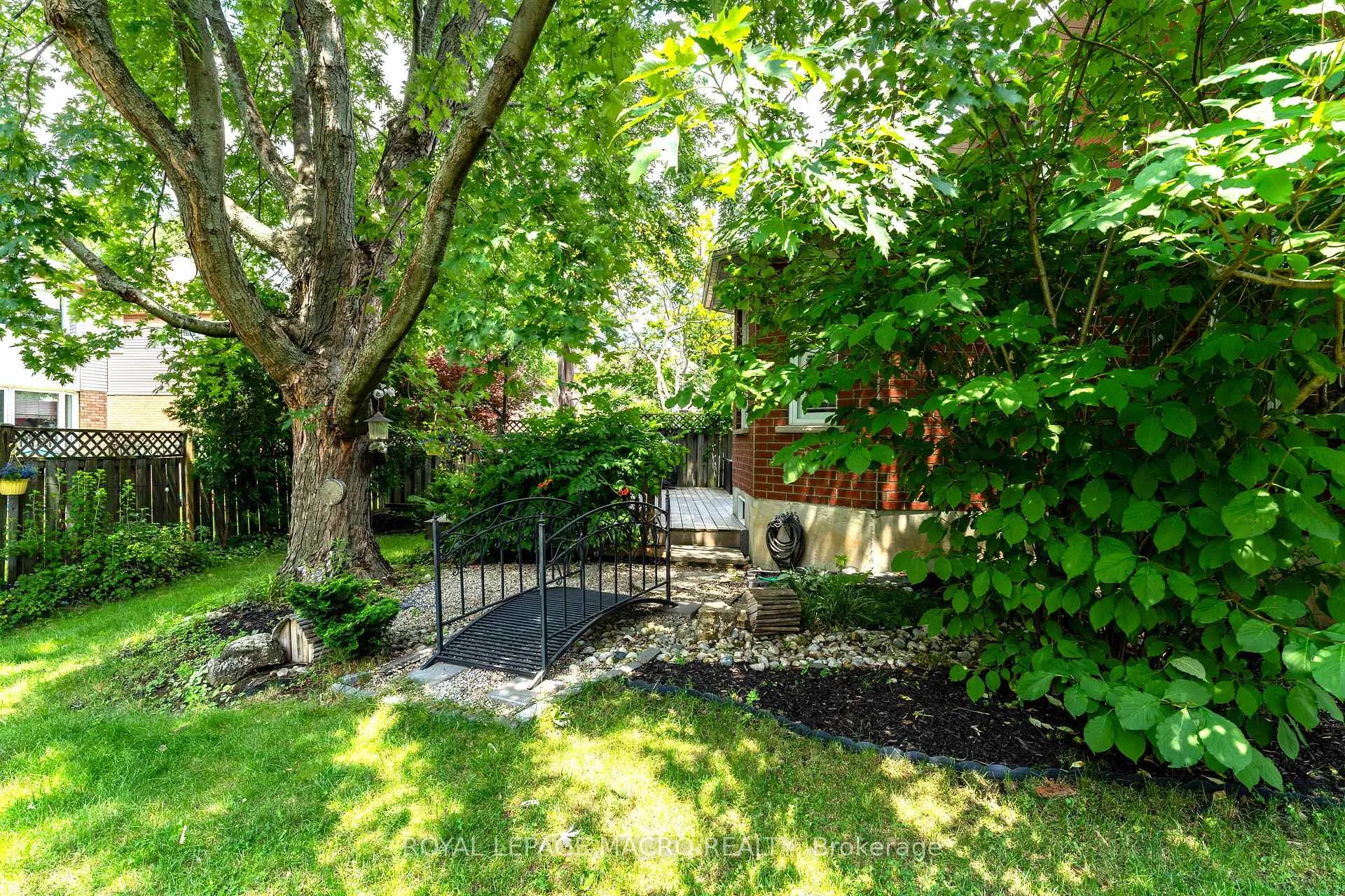 Photo 37 of 14 Coopershawk Crescent, Hamilton, Carpenter — HOMEH