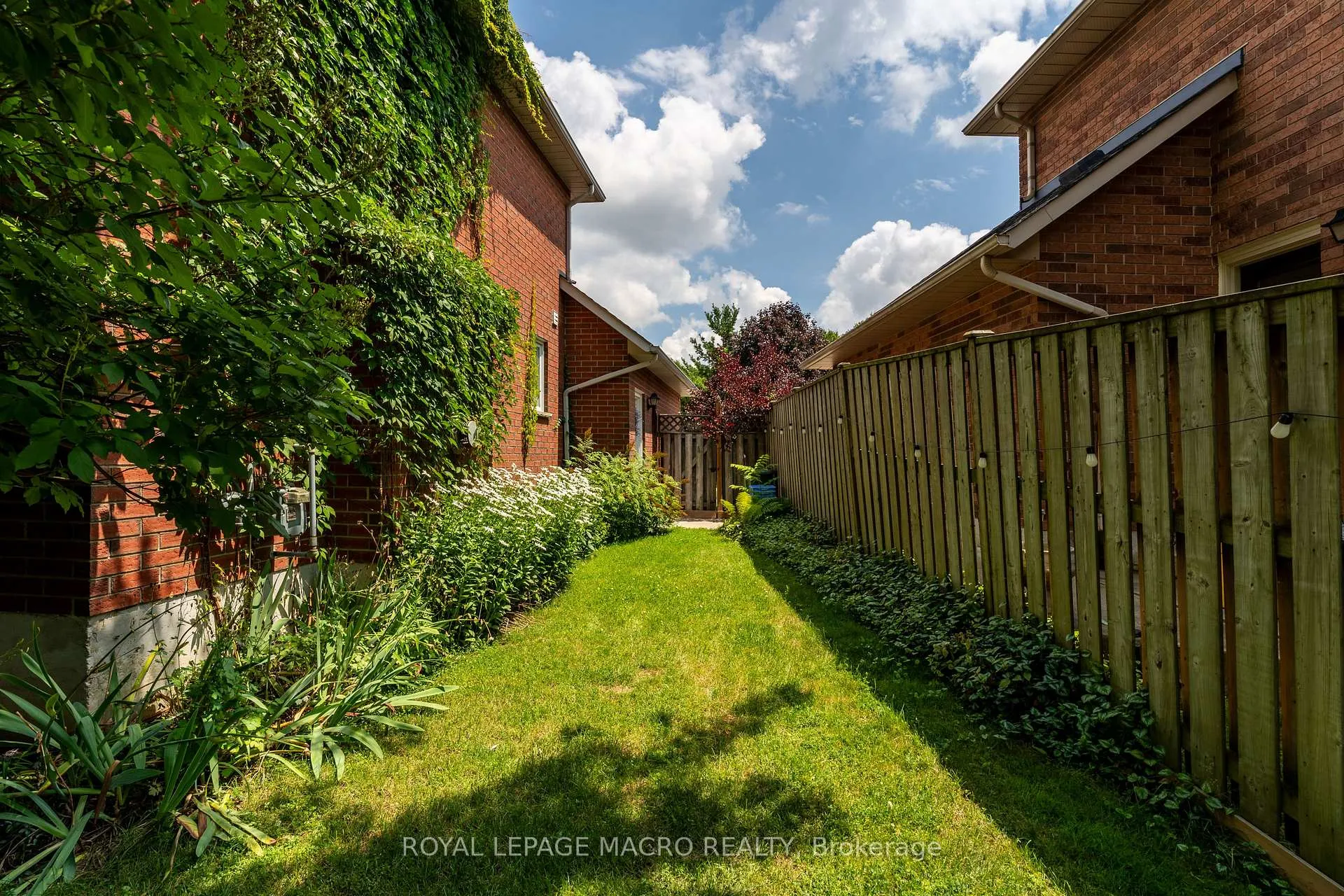 Photo 39 of 14 Coopershawk Crescent, Hamilton, Carpenter — HOMEH