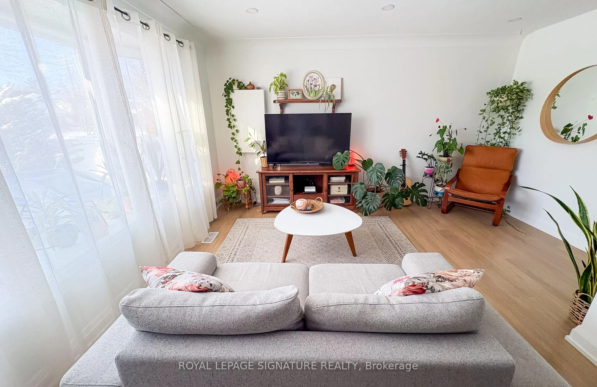 Photo 3 of Unit Main, 437 Upper Kenilworth Avenue, Hamilton, Huntington — HOMEH