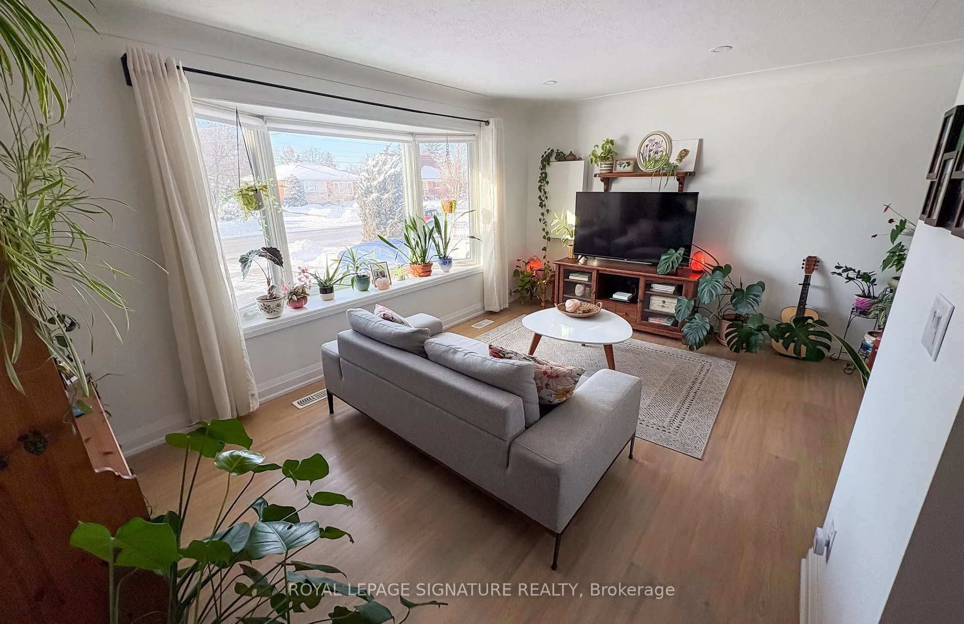 Photo 4 of Unit Main, 437 Upper Kenilworth Avenue, Hamilton, Huntington — HOMEH