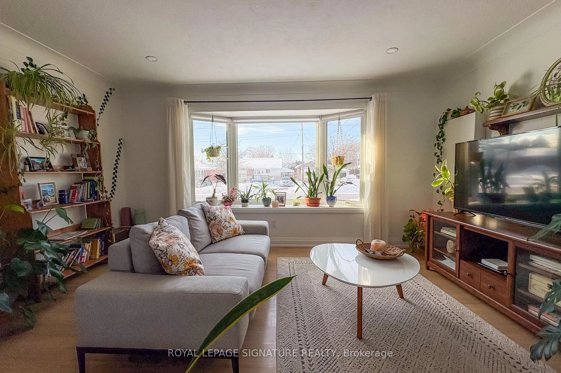 Photo 6 of Unit Main, 437 Upper Kenilworth Avenue, Hamilton, Huntington — HOMEH